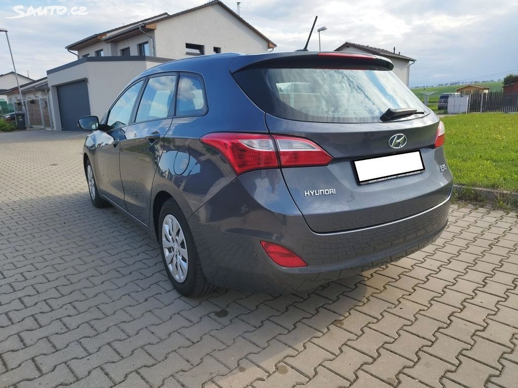 Hyundai i30, 1.6CRDi automat pěkná výbava - fotka 6