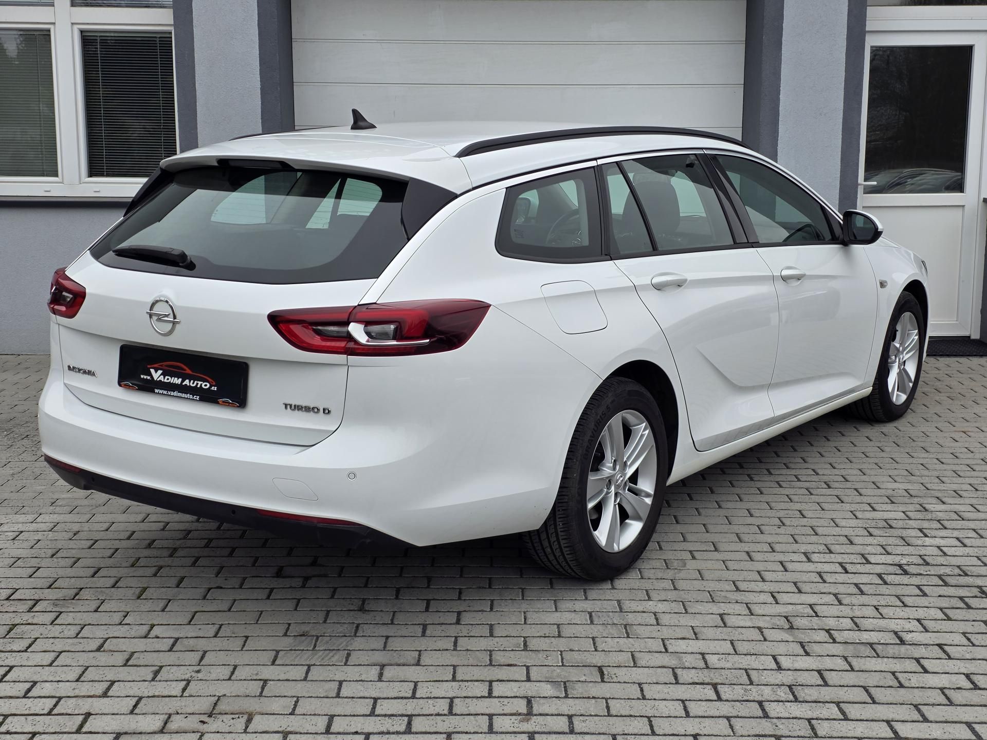 Opel Insignia, 2.0 CDTi 125KW AUTOMAT ČR NOVÉ - fotka 3