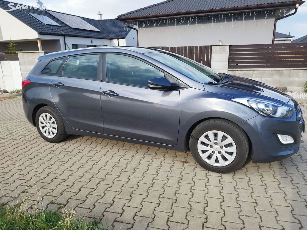 Hyundai i30, 1.6CRDi automat pěkná výbava - fotka 3