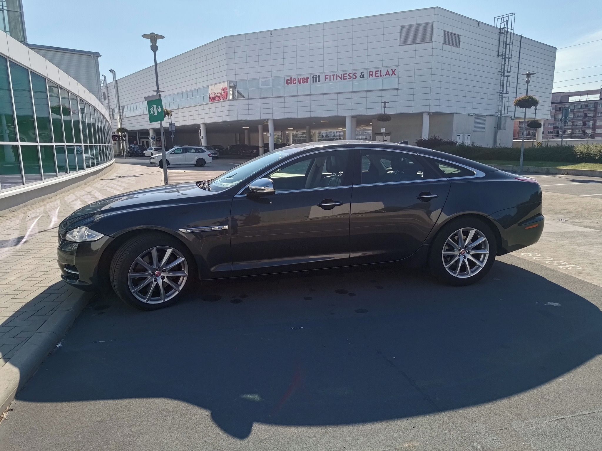 Jaguar XJ - fotka 2