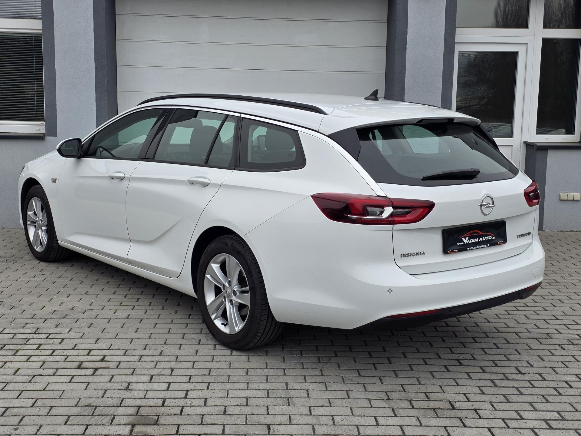 Opel Insignia, 2.0 CDTi 125KW AUTOMAT ČR NOVÉ - fotka 4