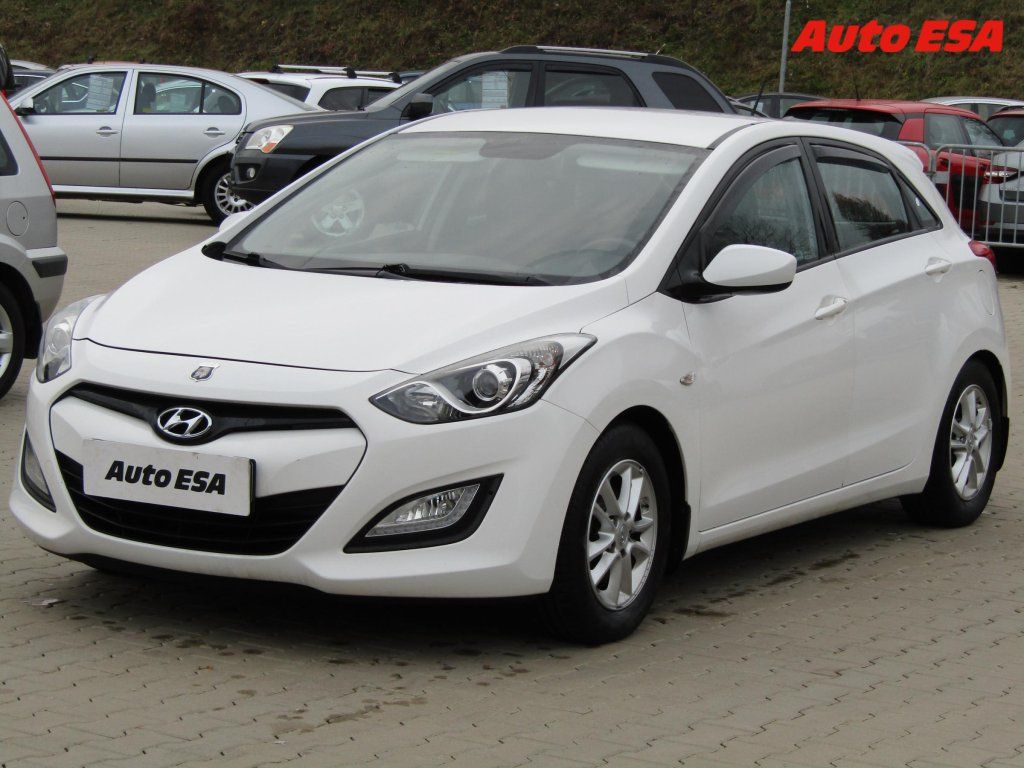 Hyundai i30, 1.6i,1.maj,ČR,AC,temp - fotka 3