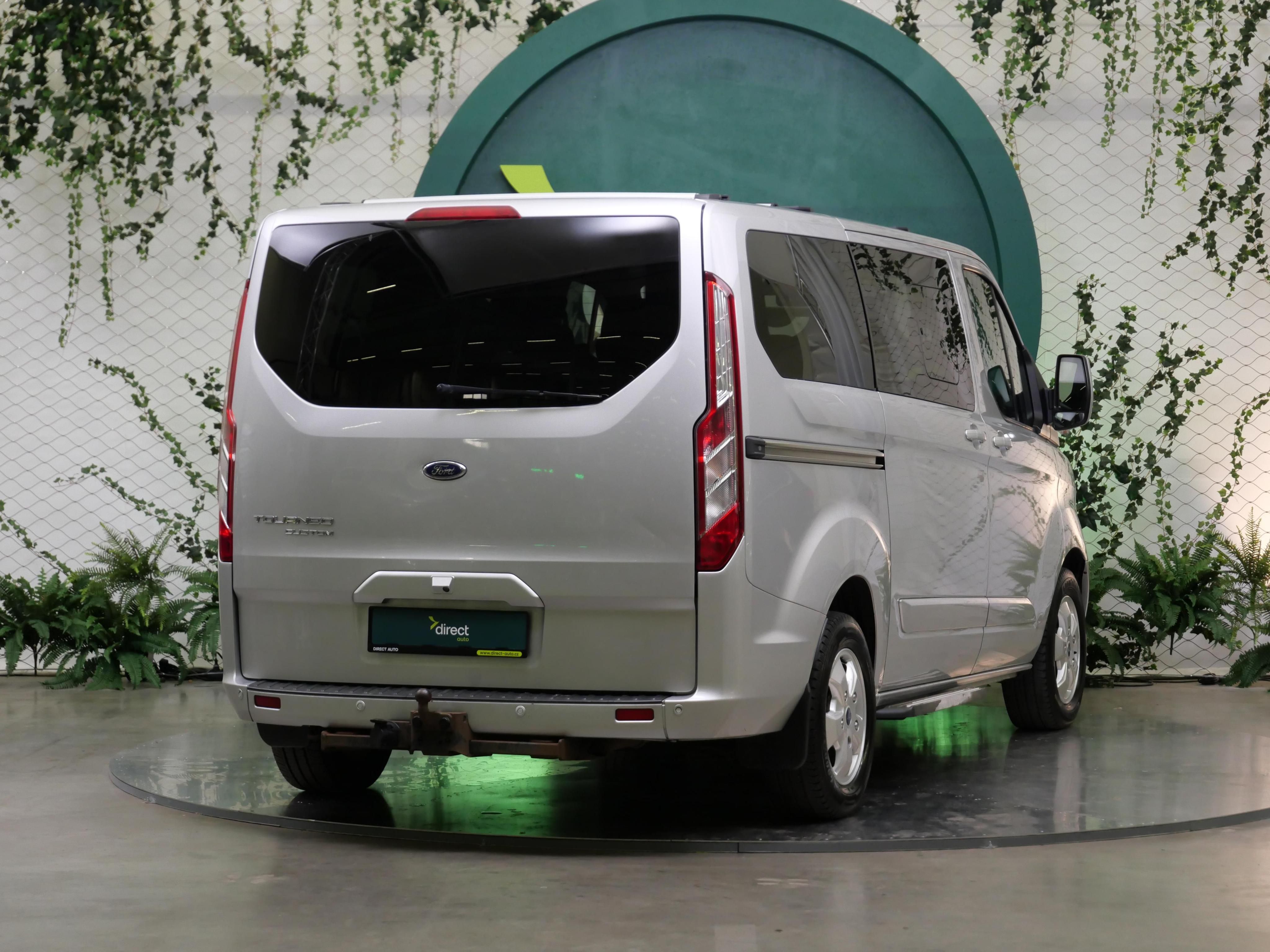 Ford Tourneo Custom, 2.0 TDCi 125 kW L1 Titanium - fotka 2