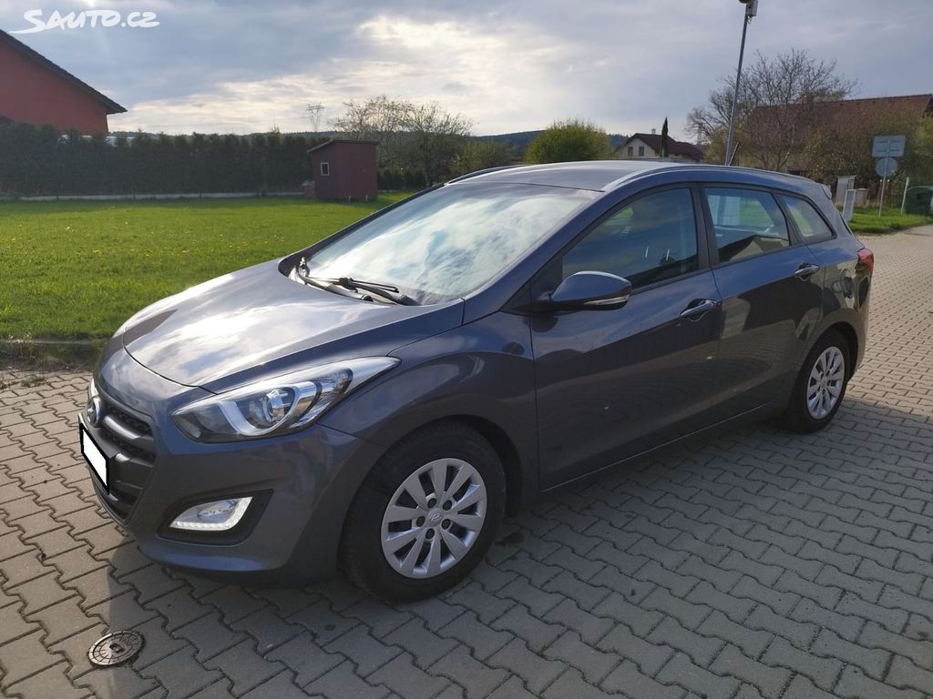 Hyundai i30, 1.6CRDi automat pěkná výbava - fotka 4