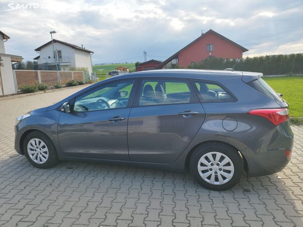 Hyundai i30, 1.6CRDi automat pěkná výbava - fotka 5