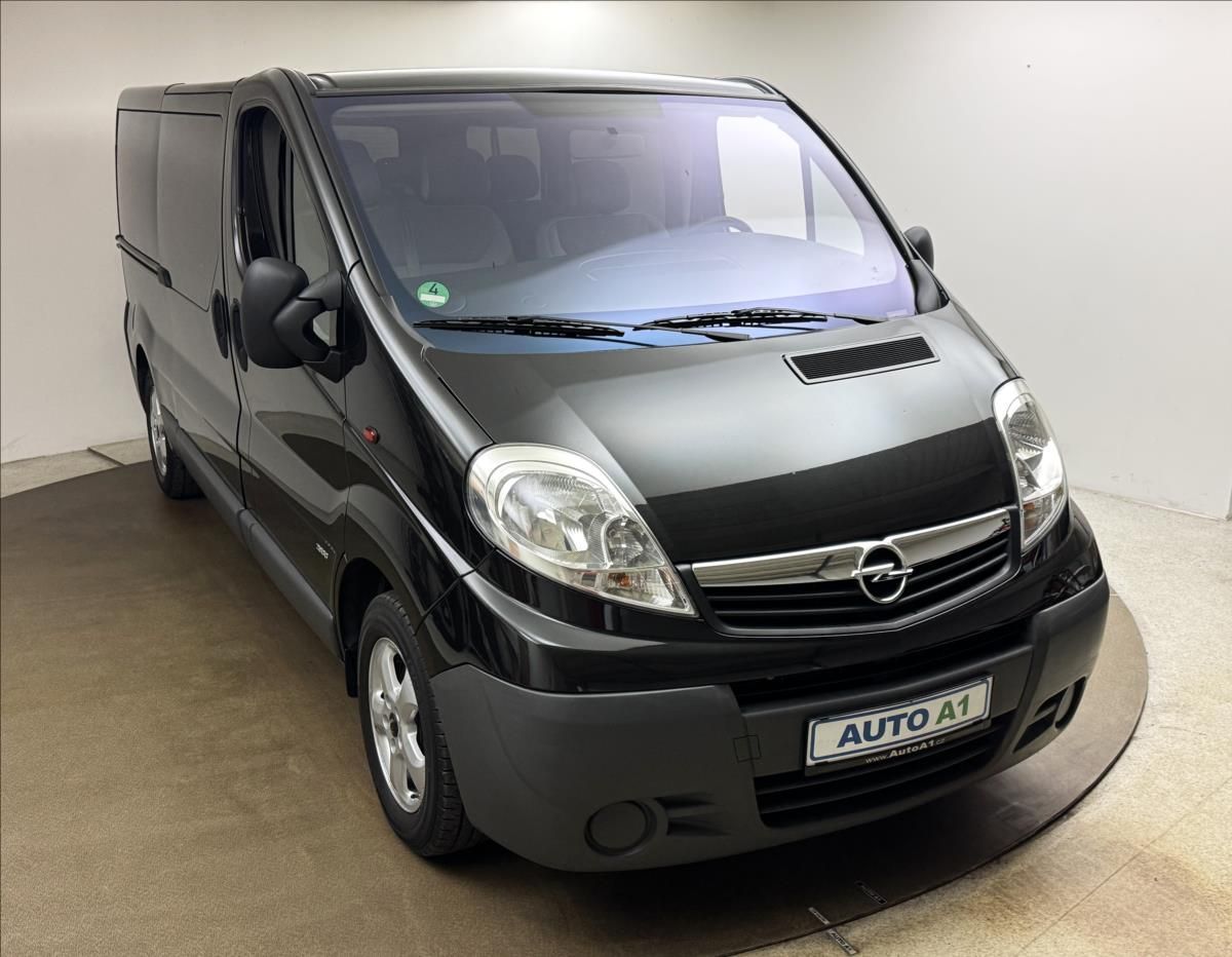 Opel Vivaro, 2,5 107kW 9MÍST AC TAŽNÉ 1.MAJ - fotka 3