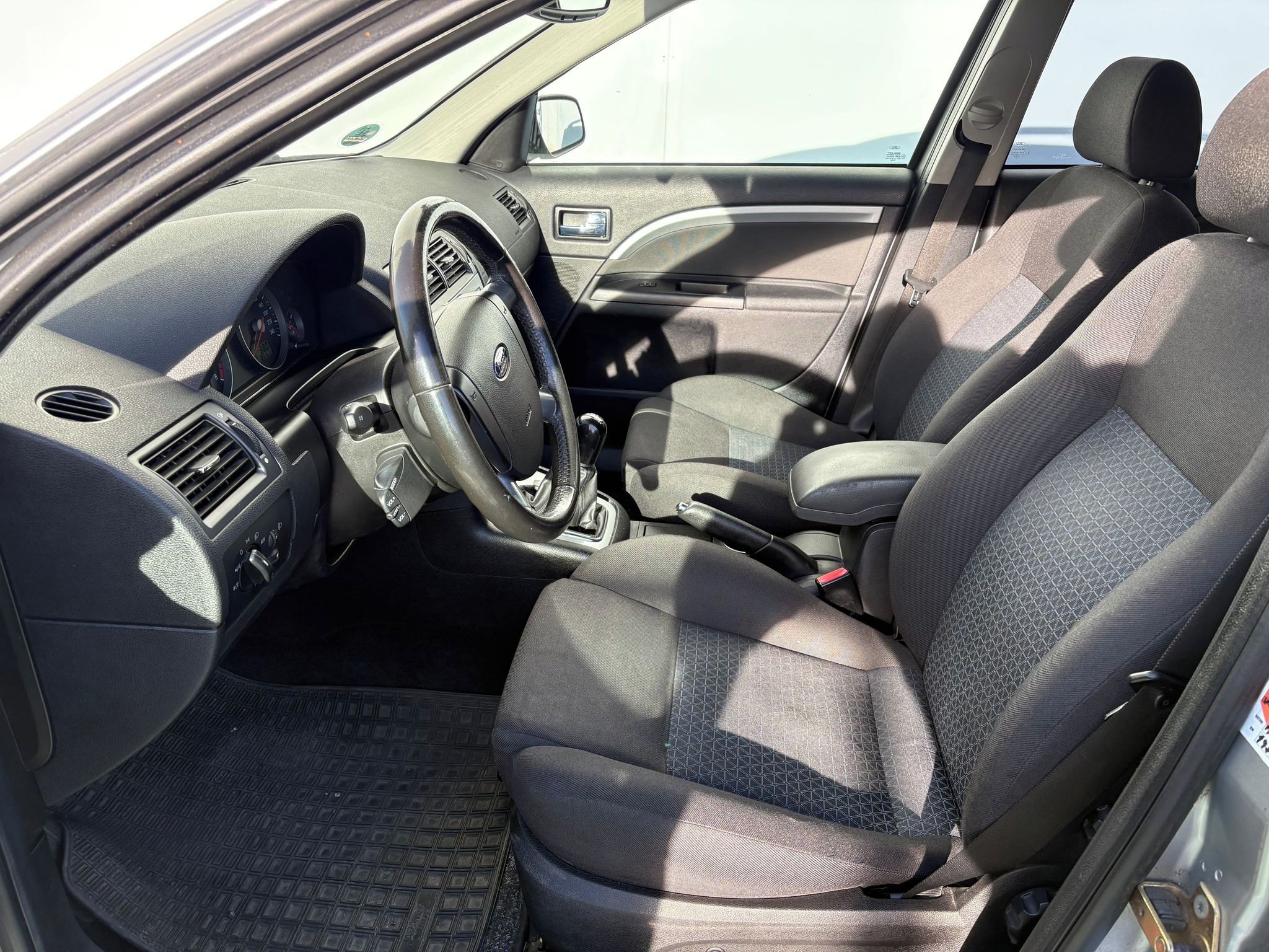 Ford Mondeo, 1.8i, 92kW, Aut. klima - fotka 6