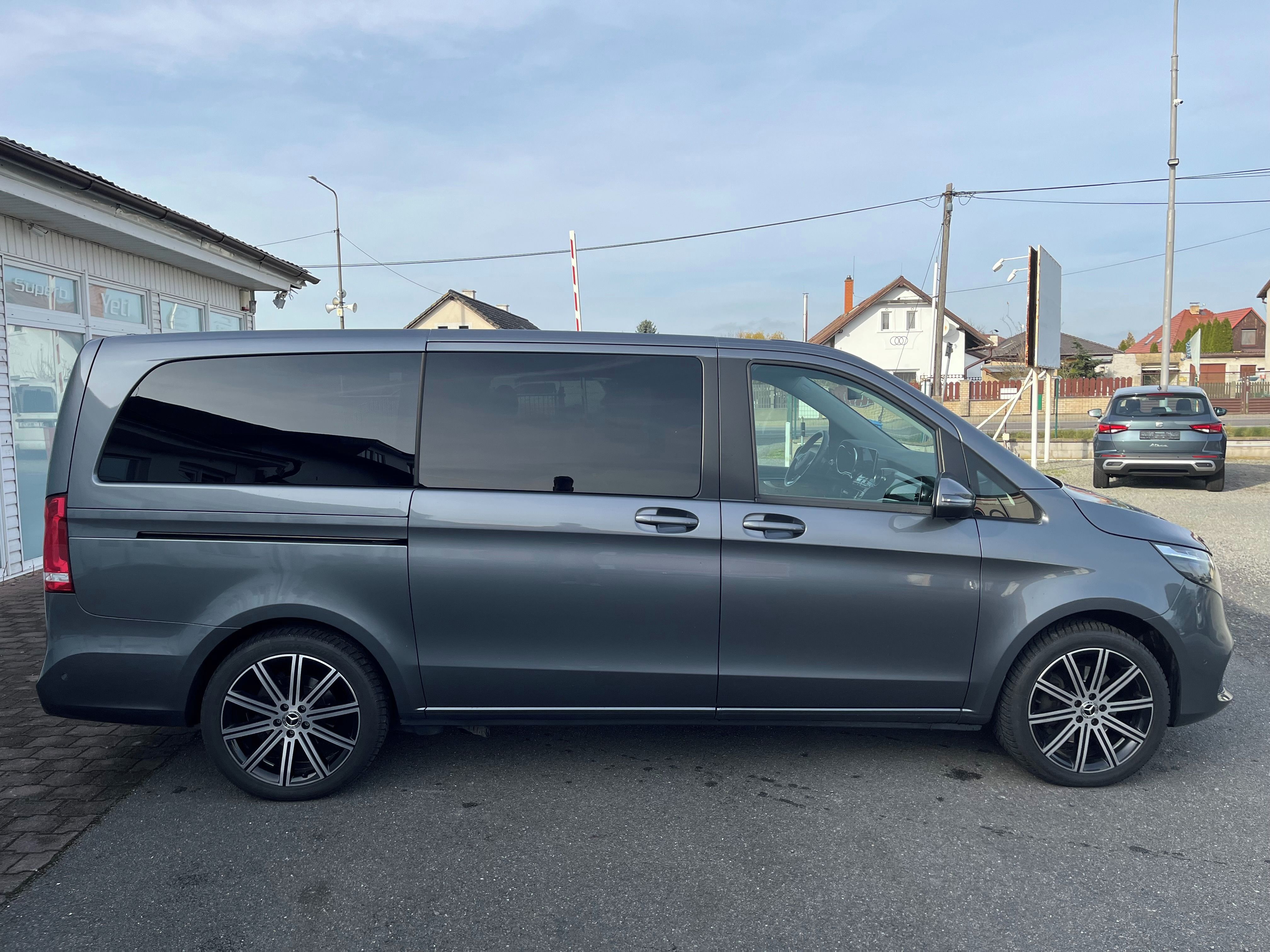 Mercedes-Benz Třídy V, V300 4MATIC - fotka 4