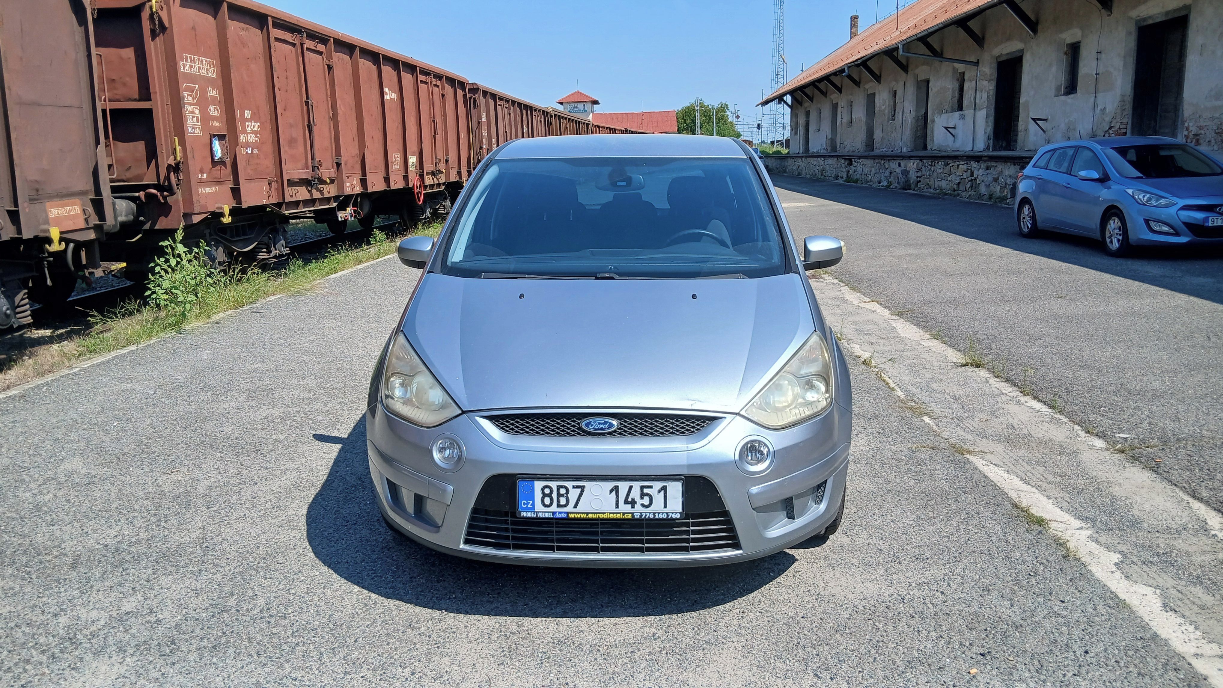 Ford S-MAX, 2,0 TDi 96kW automat - fotka 3