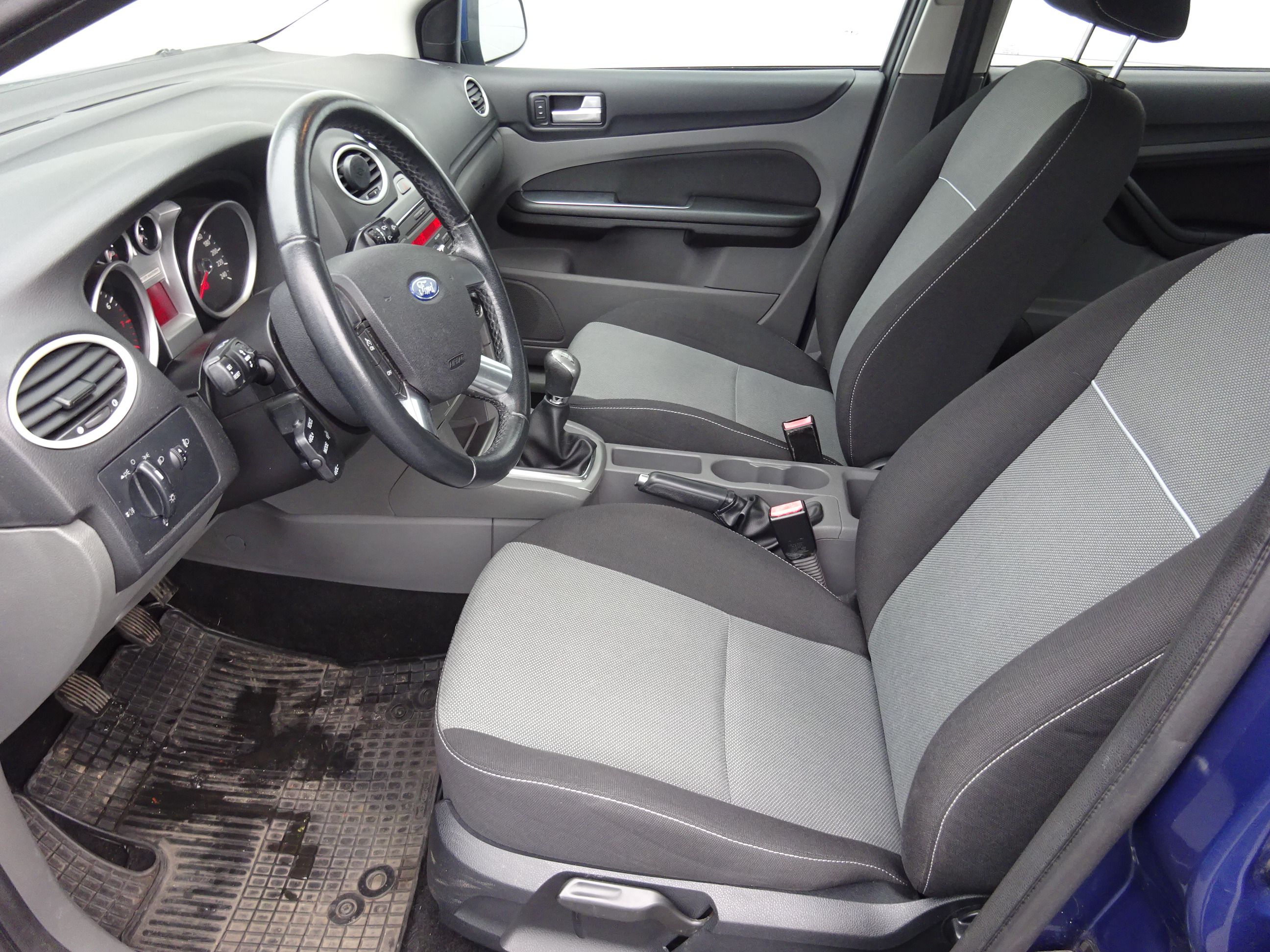 Ford Focus, II 1.4i 16V - fotka 5