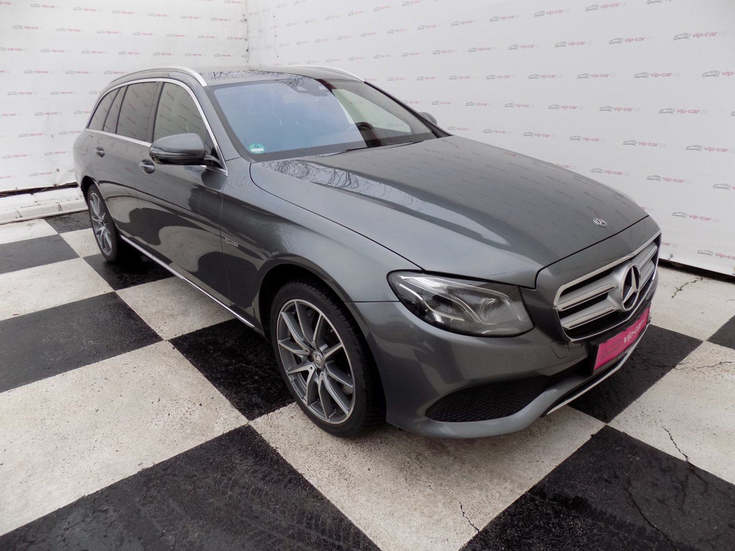 Mercedes-Benz Třídy E, 400d/4-M/Full-LED/Webasto/ - fotka 5