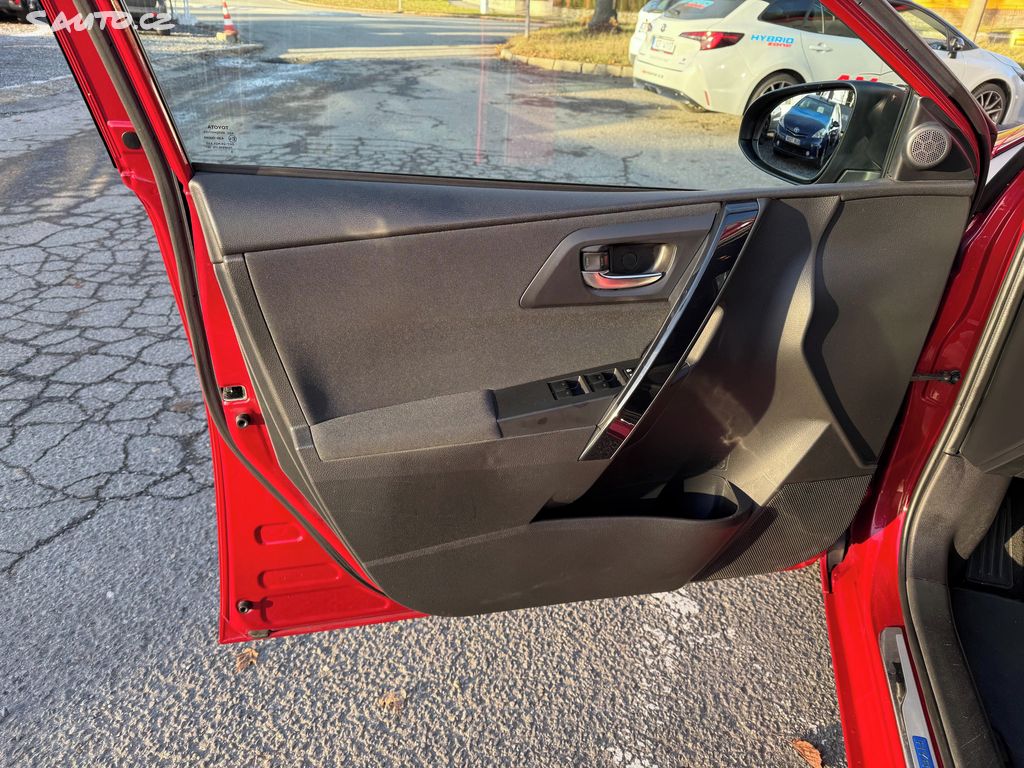 Toyota Auris, fotka 10