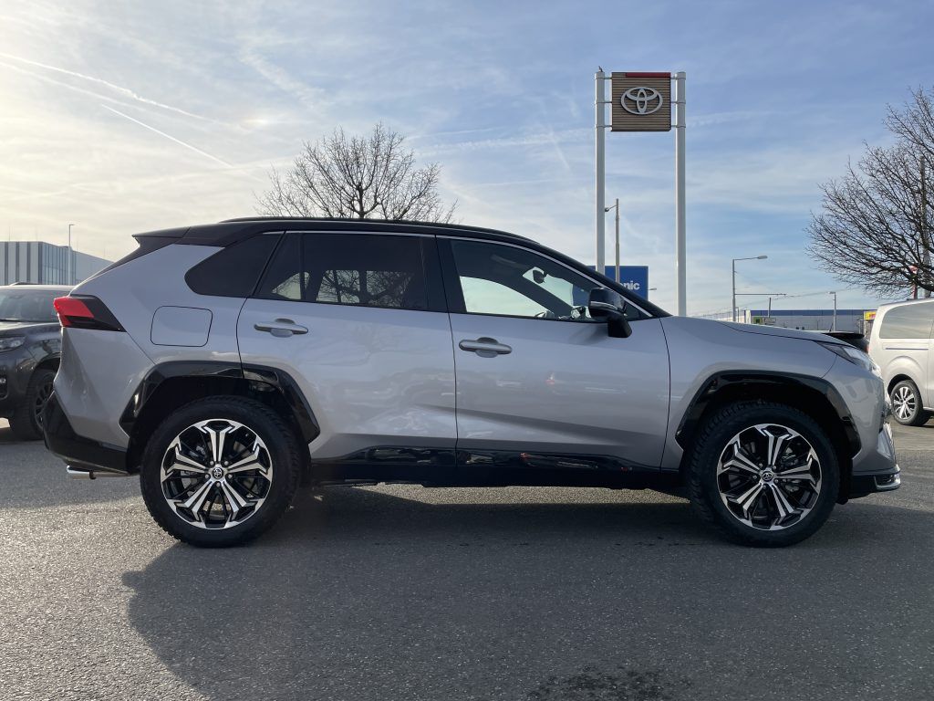 Toyota Rav4, 2.5 Plug-in Hybrid ODBĚR 2/26 - fotka 2