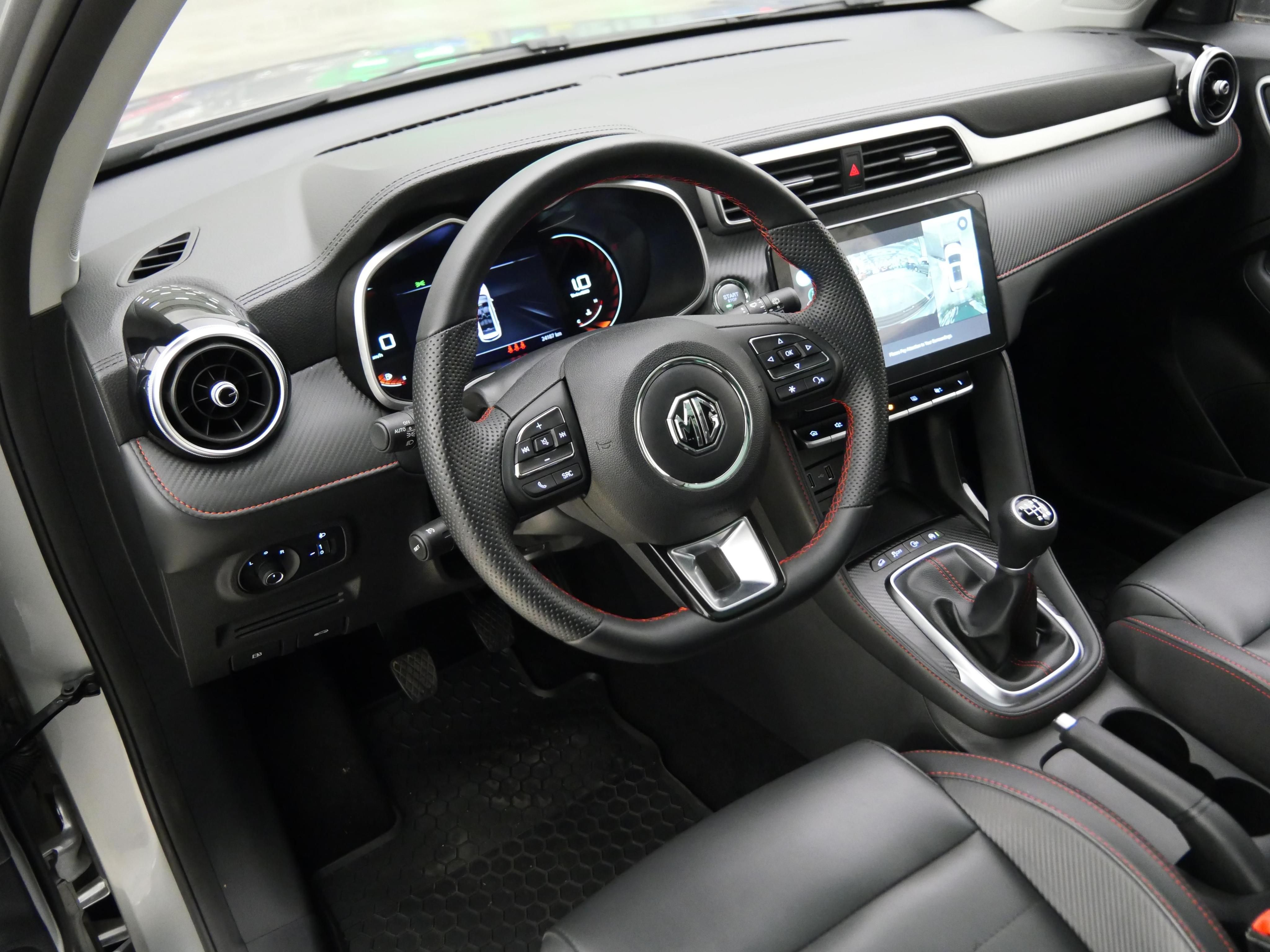 MG ZS, 1.0 TGI 82 kW Elegance - fotka 5