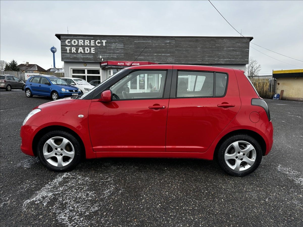 Suzuki Swift, 1,3 iKLIMA-PO SERVISE-NOVÁ STK - fotka 2