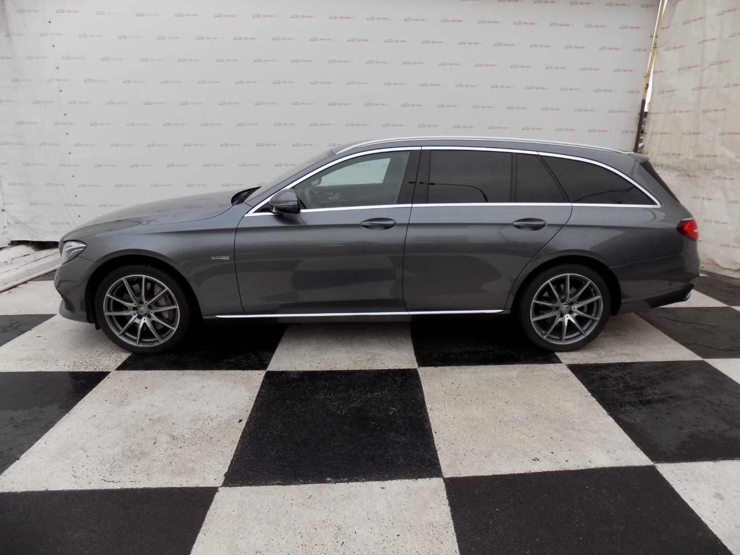 Mercedes-Benz Třídy E, 400d/4-M/Full-LED/Webasto/ - fotka 2