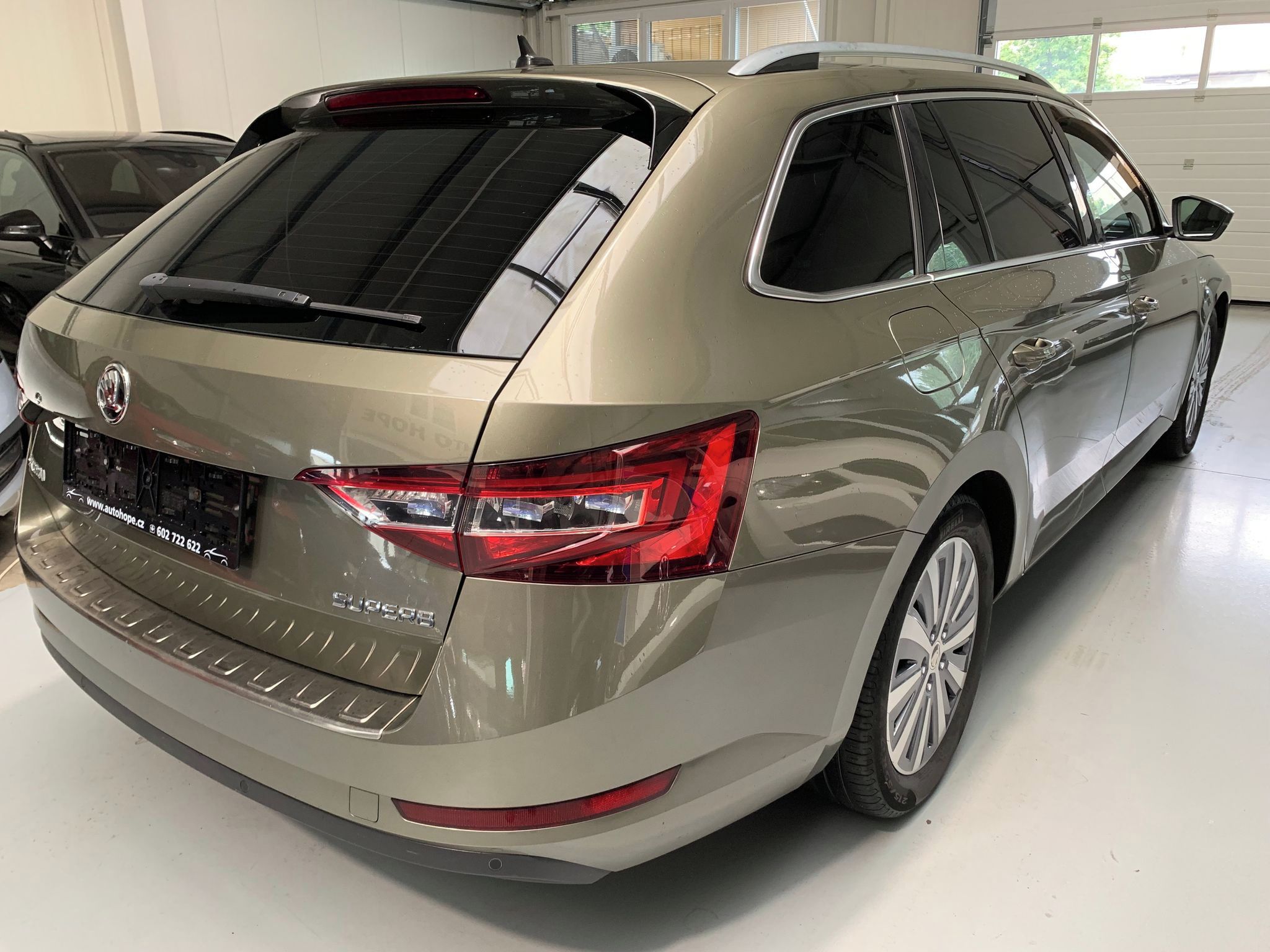 Škoda Superb, combi 2,0 TDi DSG LaK - fotka 6