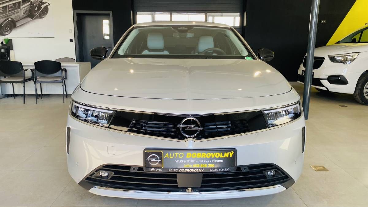 Opel Astra, Elegance HB 1.6 PHEV 132kW/180 - fotka 2