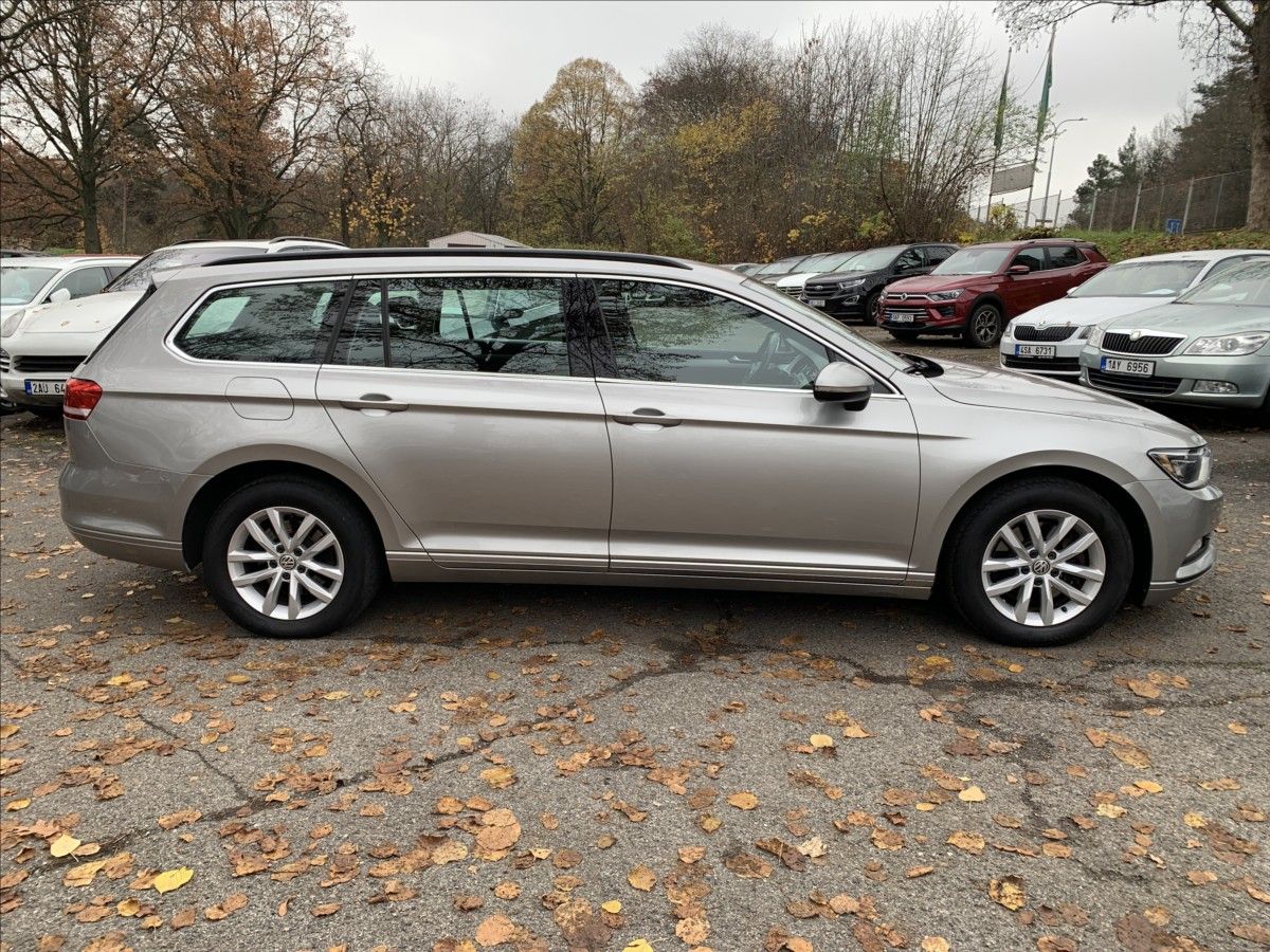 Volkswagen Passat, 2,0 TDI,ČR - fotka 4