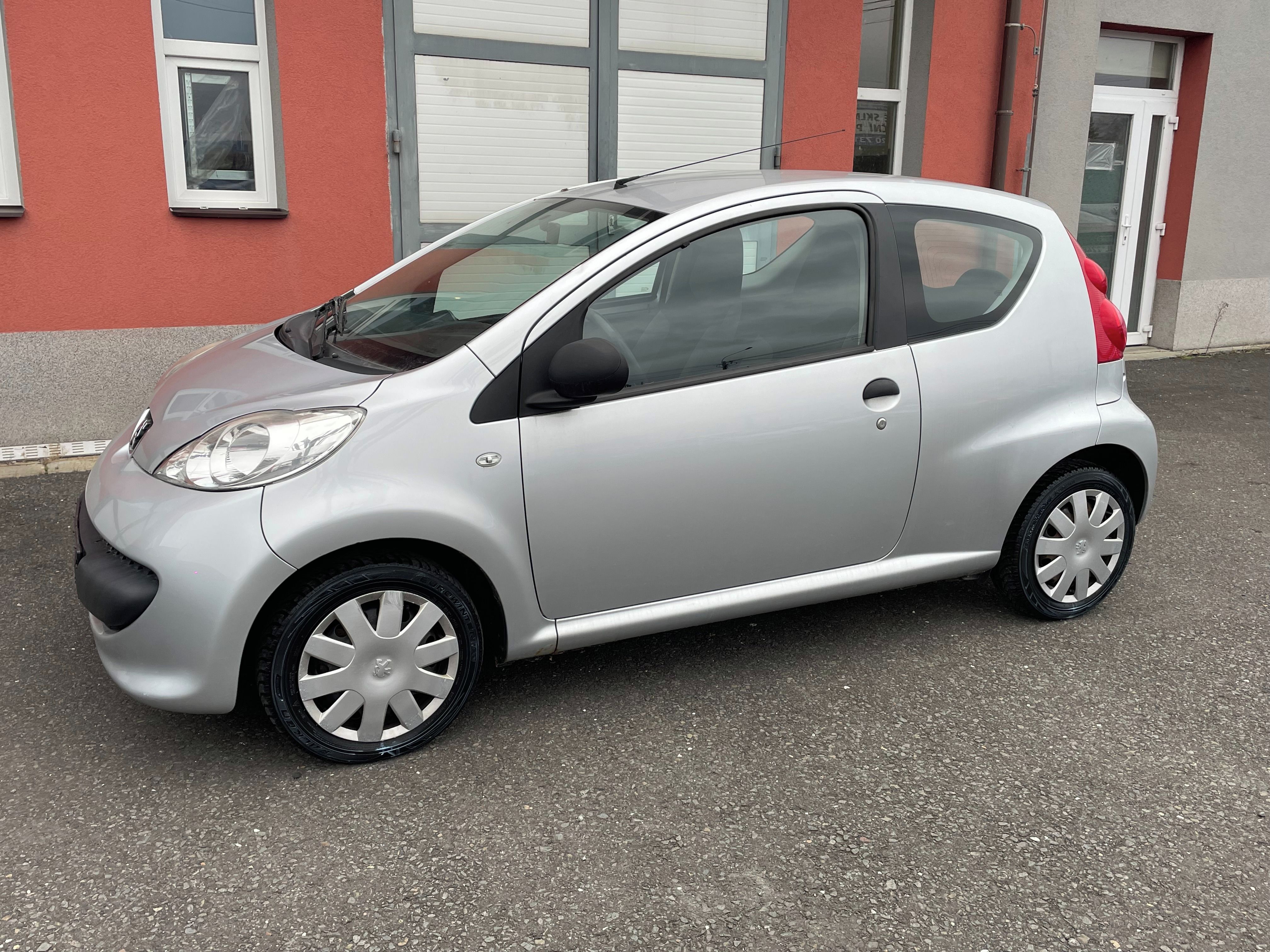 Peugeot 107, 1.0i 50kW ABS Servo - fotka 2