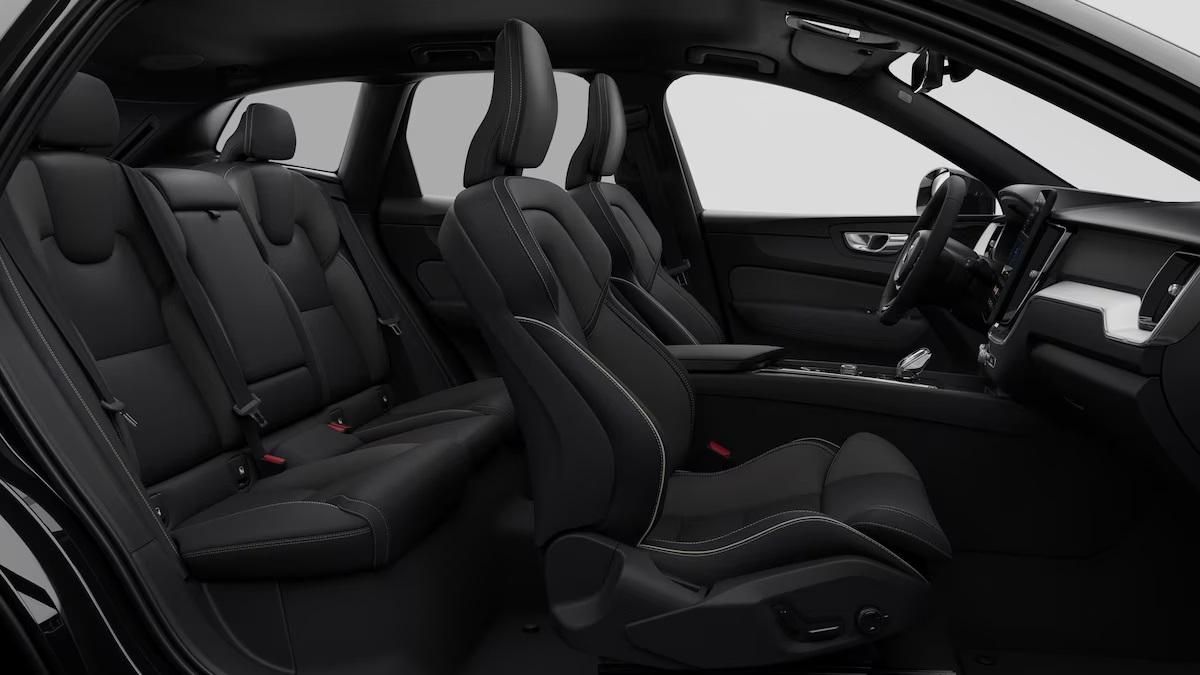 Volvo XC60, B5 AWD AUT PLUS BLACK EDITION - fotka 3