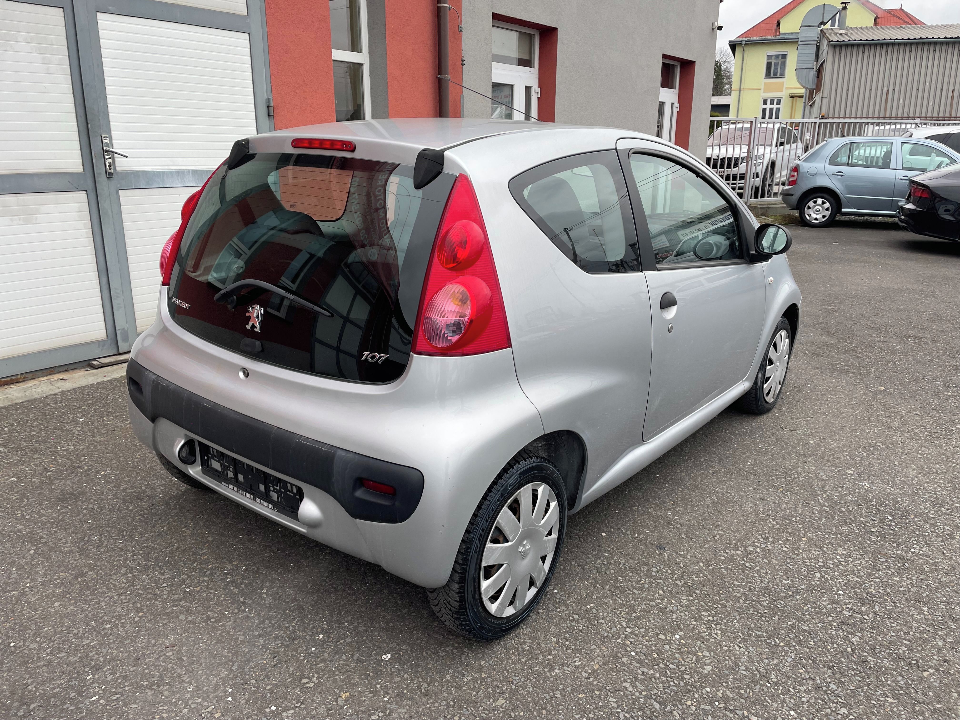 Peugeot 107, 1.0i 50kW ABS Servo - fotka 5