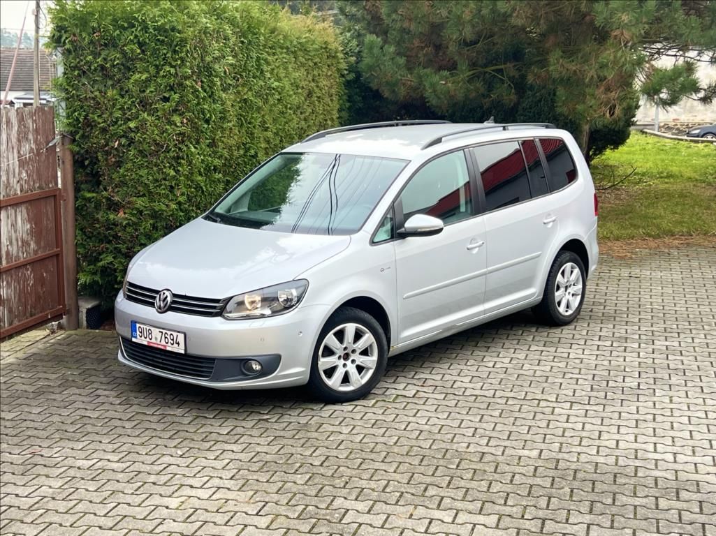 Volkswagen Touran, 1,6 TDi  NAVI / kamera / ALU