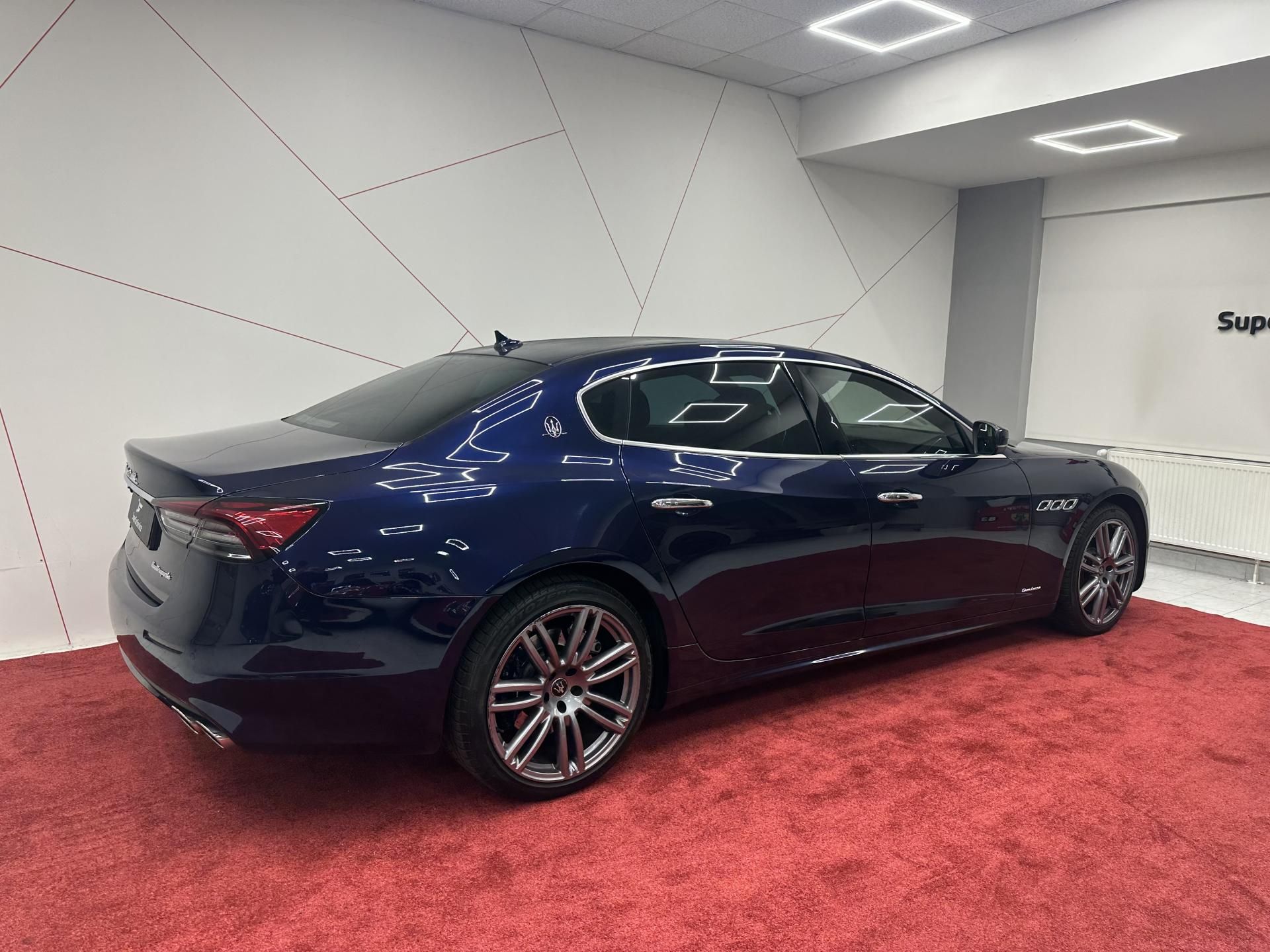 Maserati Quattroporte, SQ4 GranLusso*360*TV*STOLKY - fotka 4