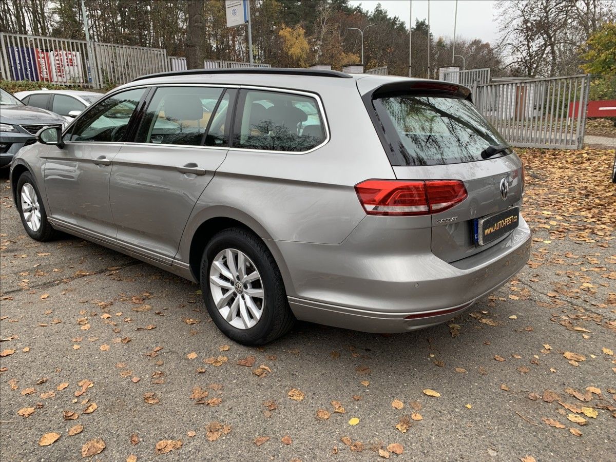 Volkswagen Passat, 2,0 TDI,ČR - fotka 6