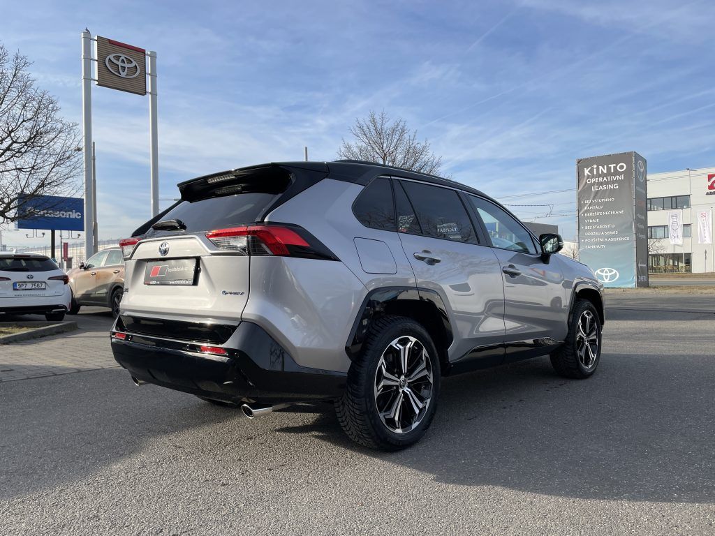 Toyota Rav4, 2.5 Plug-in Hybrid ODBĚR 2/26 - fotka 3