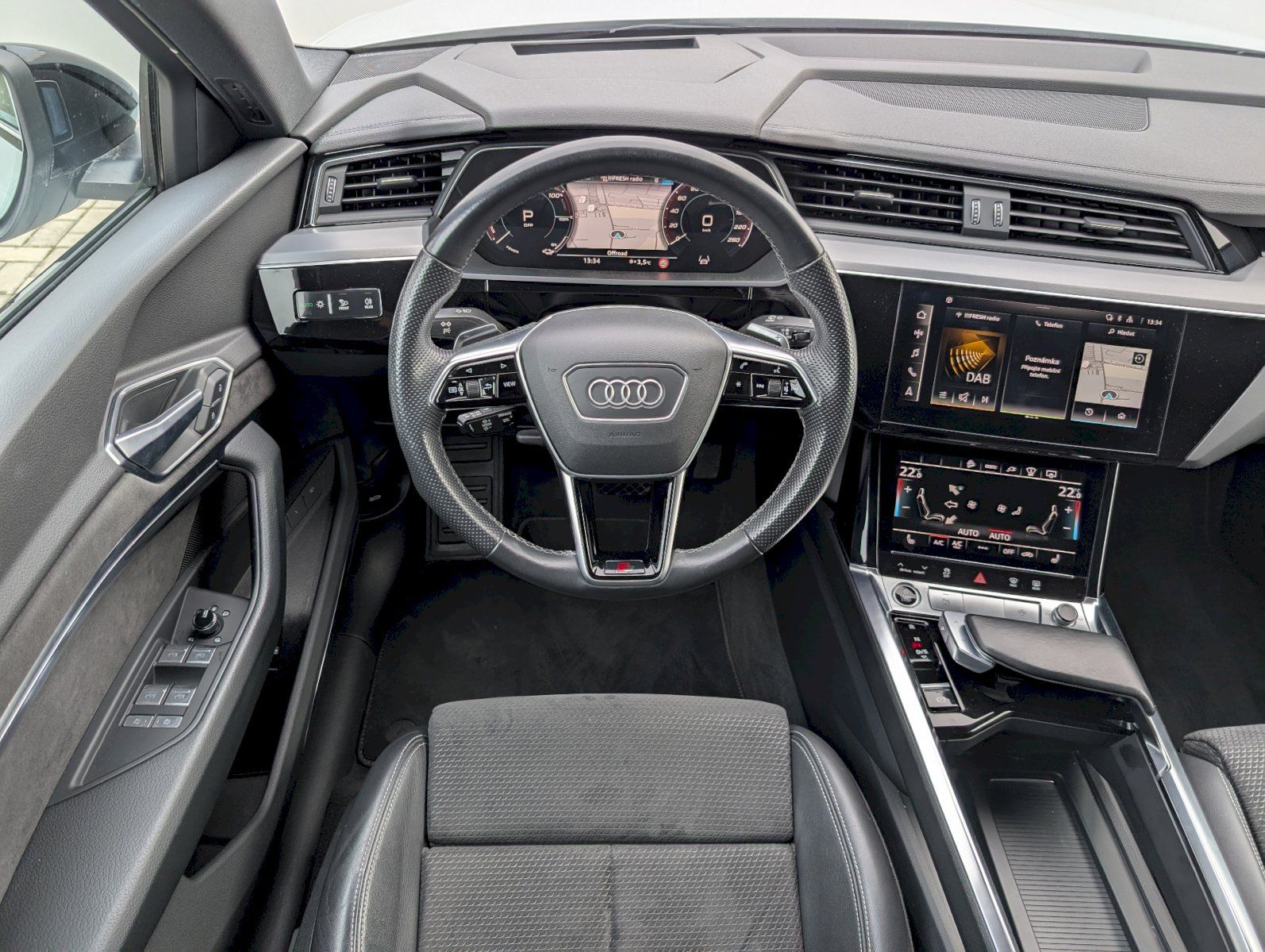 Audi e-tron, S-Line 55 Quattro - fotka 6