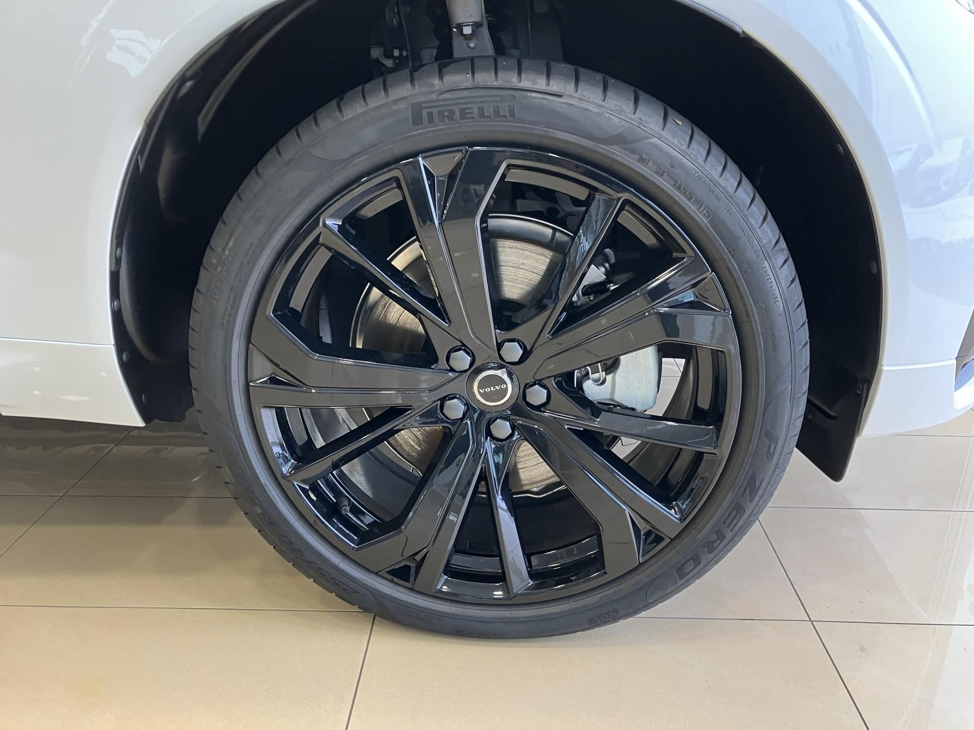 Volvo XC60, T6 AWD Black Edition Plus AT8 - fotka 5