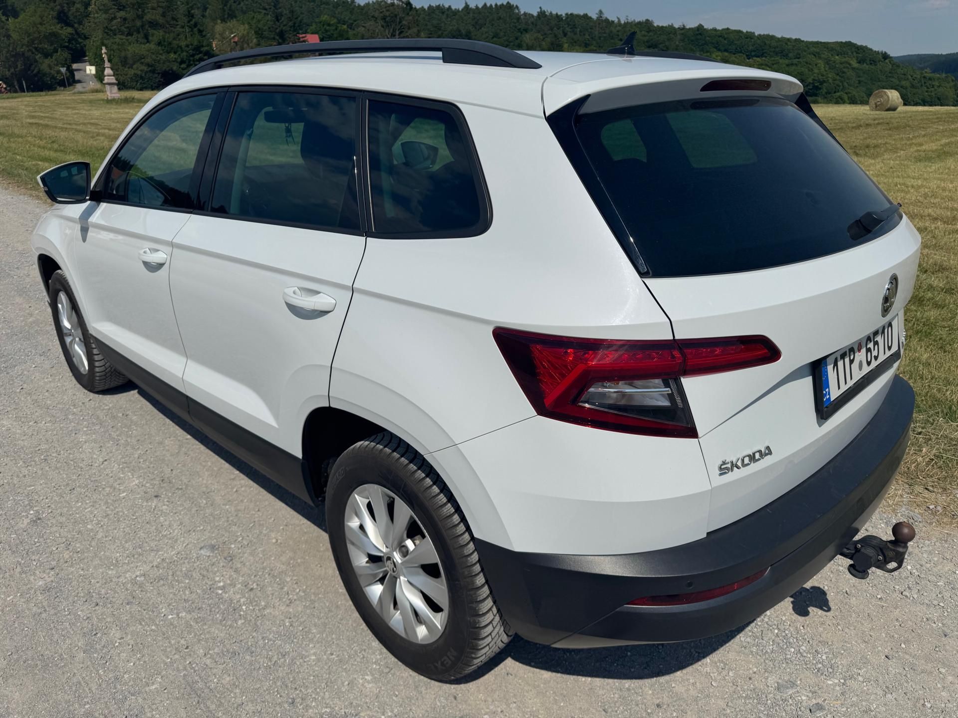 Škoda Karoq, 1.6TDI 85kW DSG AMBITION+ ACC - fotka 4