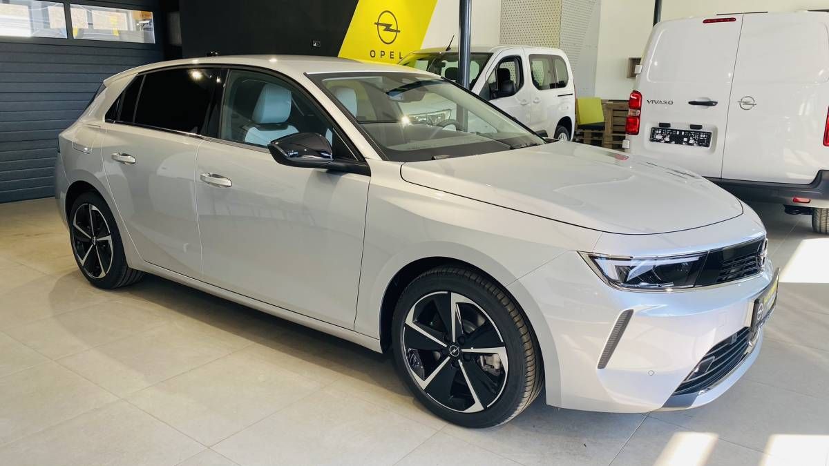 Opel Astra, Elegance HB 1.6 PHEV 132kW/180 - fotka 3