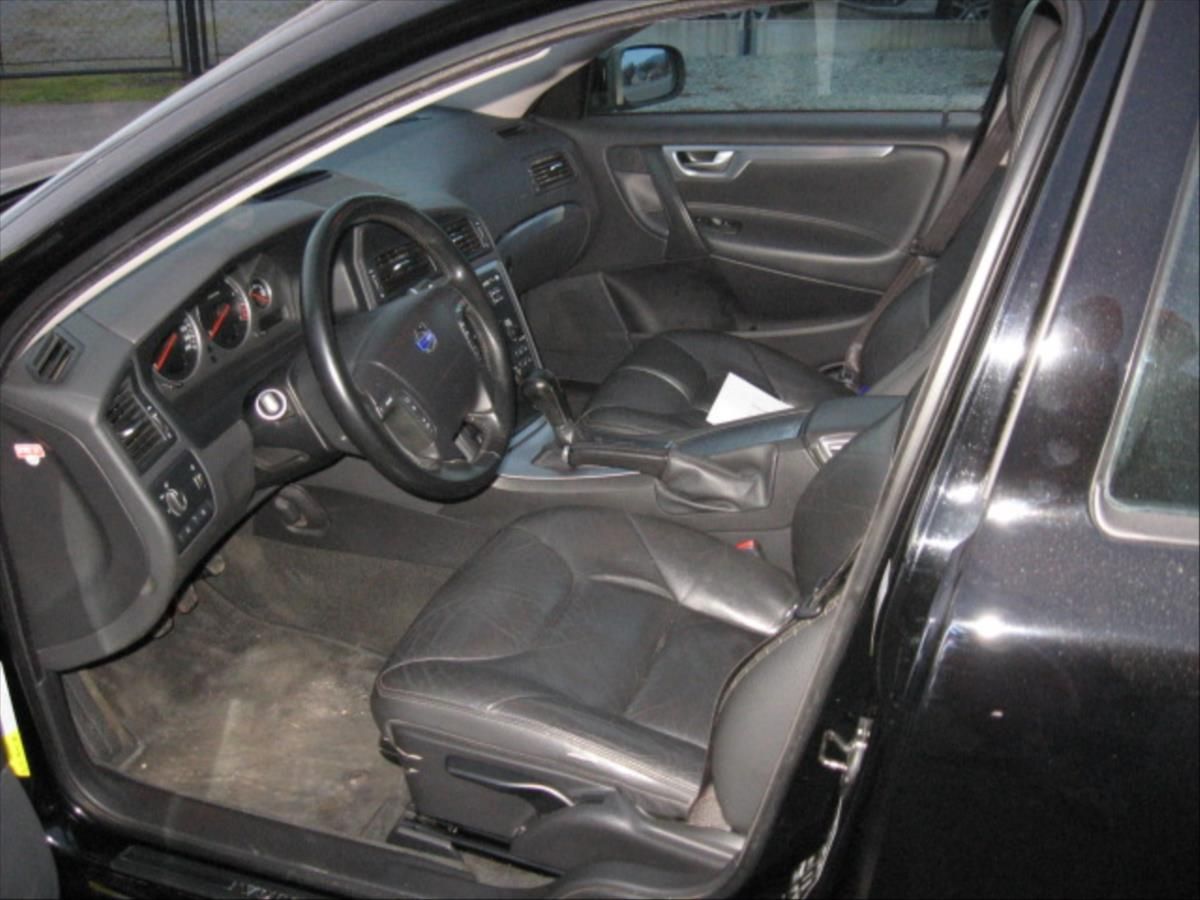 Volvo V70, 2,4 EDITION CONFORT - fotka 6
