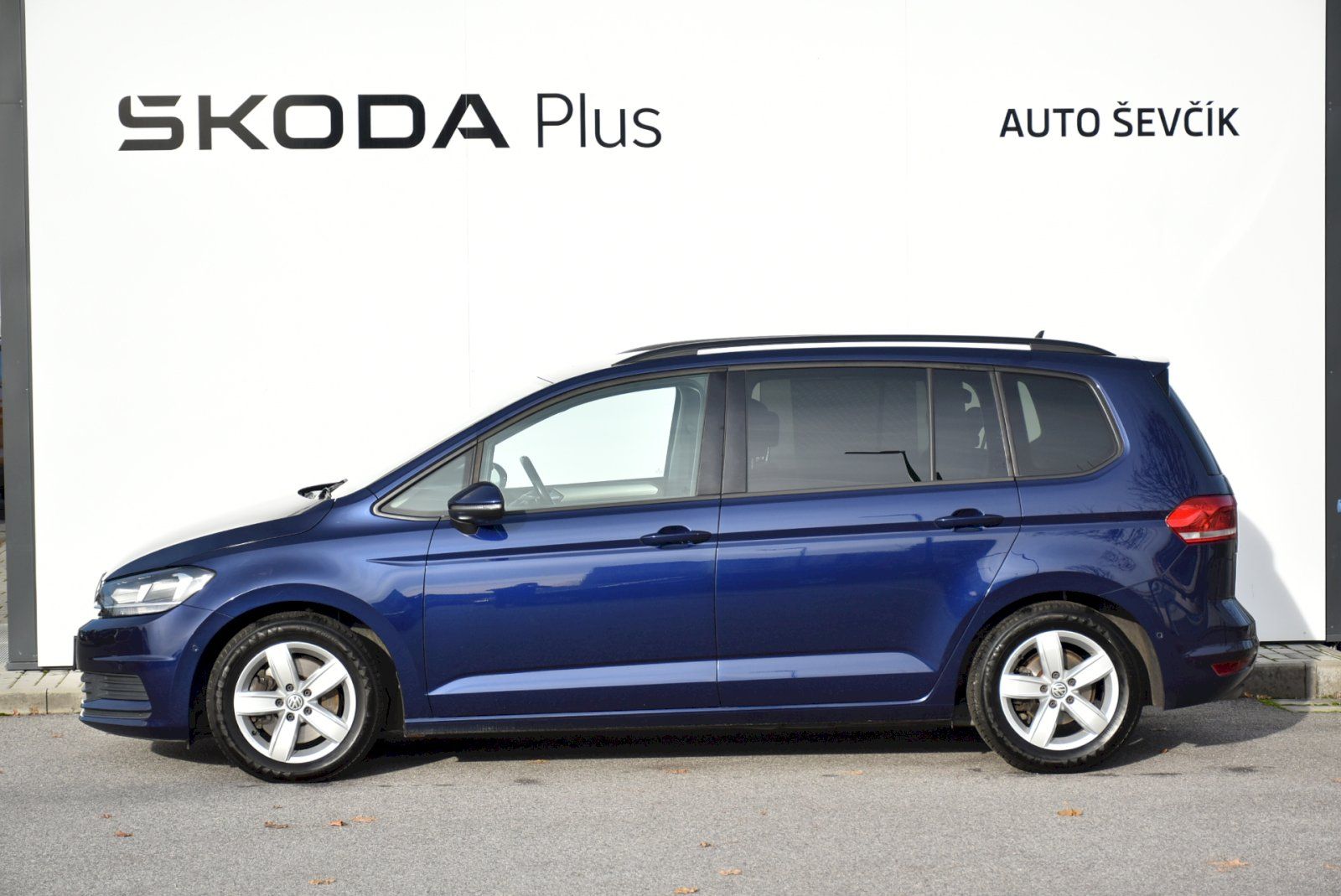 Volkswagen Touran, Trendline 2.0 TDI 110kW DSG - fotka 3