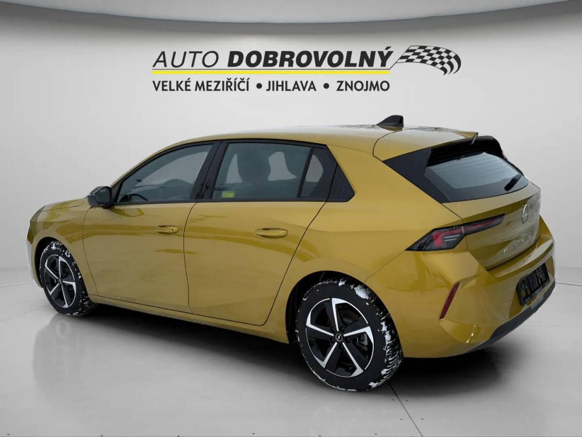 Opel Astra, Edition HB 1.2 TURBO (96kW/130 - fotka 4