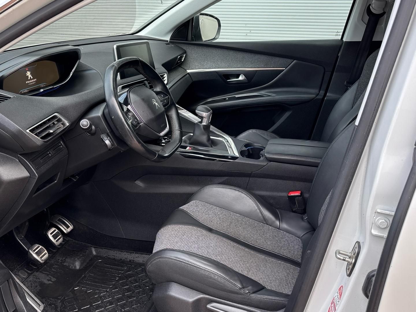 Peugeot 3008, Allure 1.2 PureTech 130 MAN6 - fotka 6