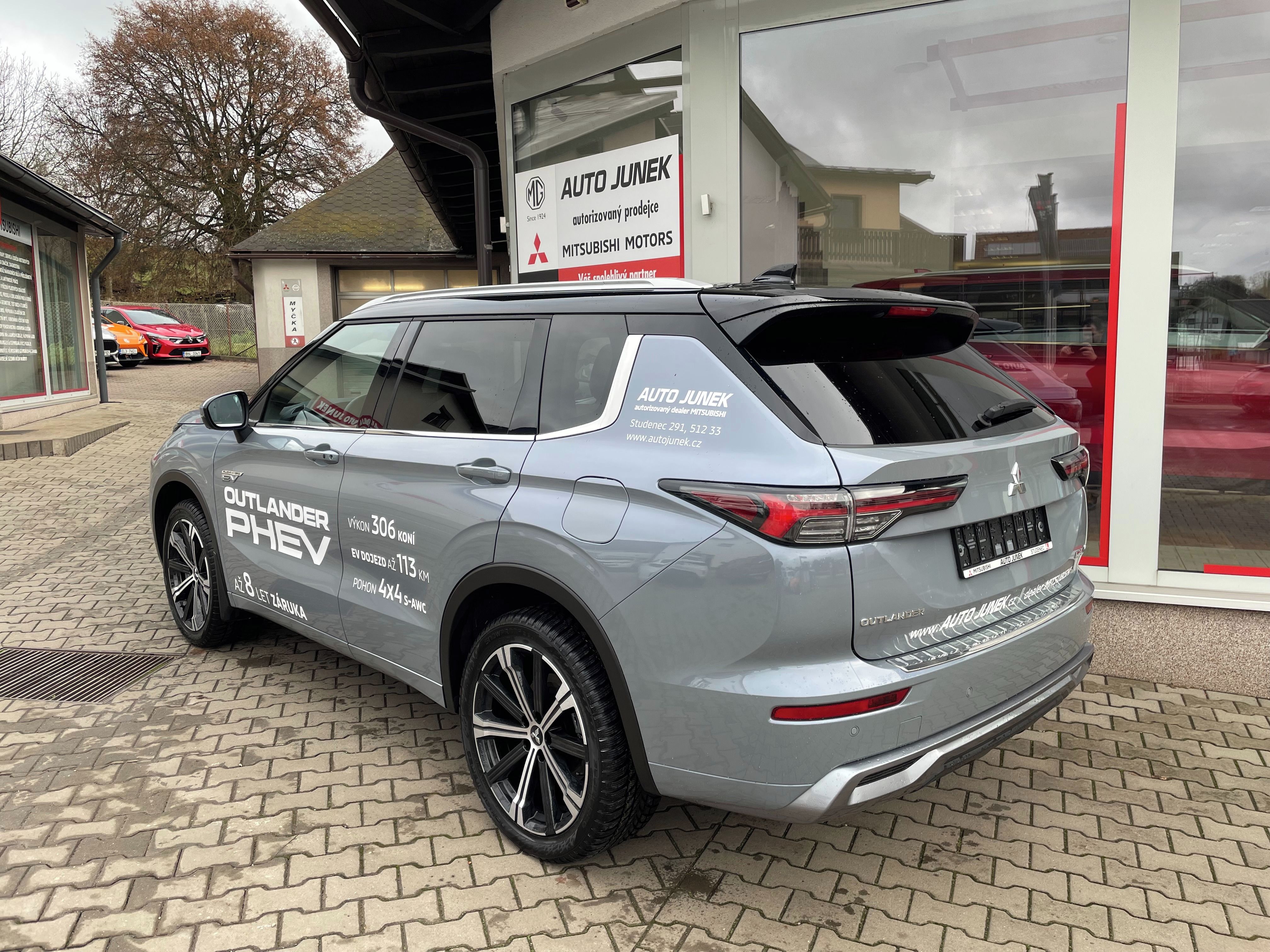 Mitsubishi Outlander, 2.4 PHEV INSTYLE+ - fotka 3