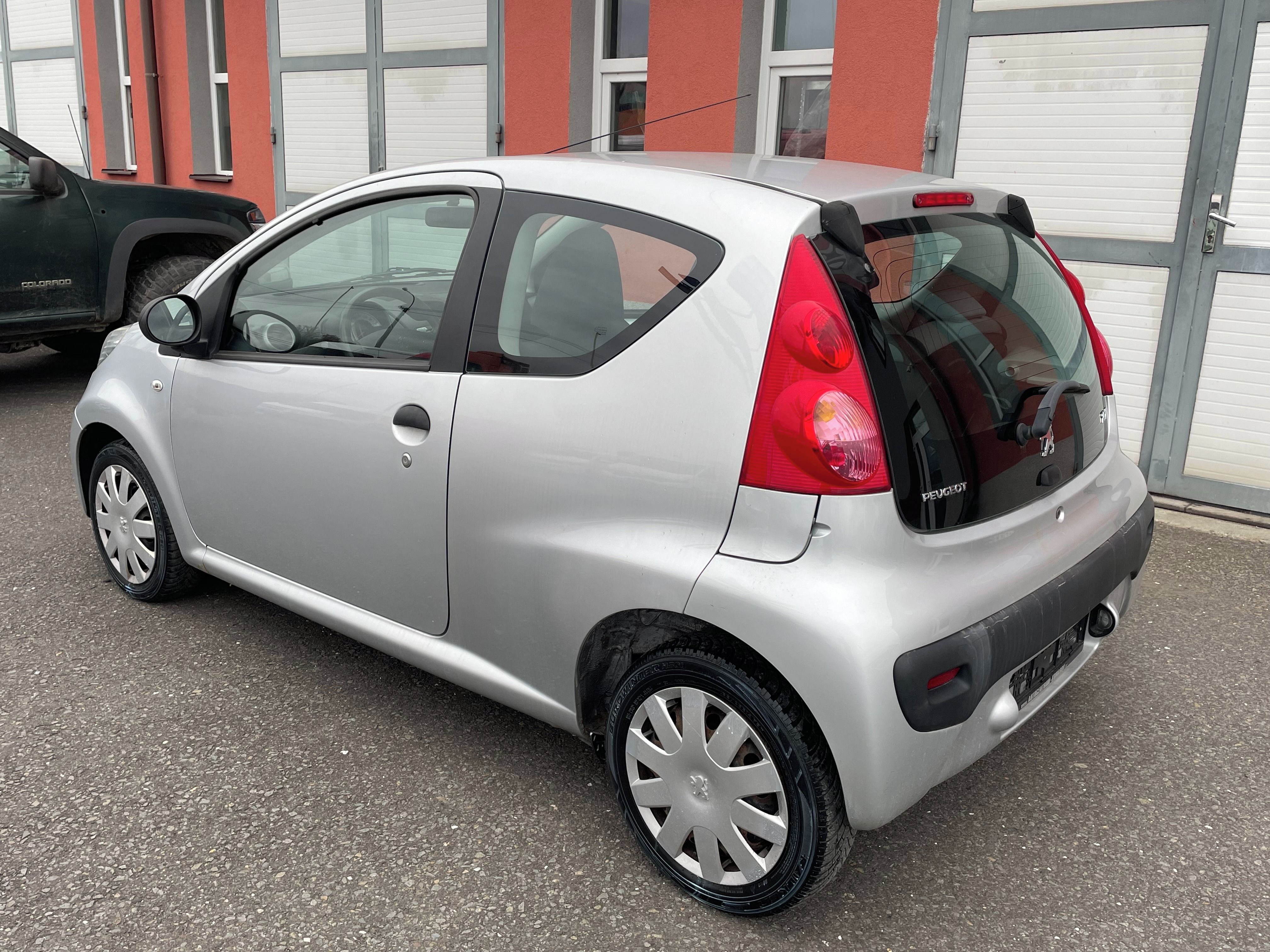 Peugeot 107, 1.0i 50kW ABS Servo - fotka 3