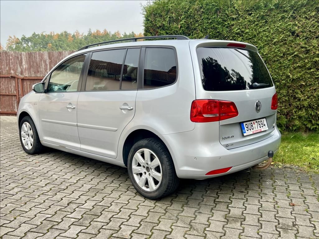 Volkswagen Touran, 1,6 TDi  NAVI / kamera / ALU - fotka 3
