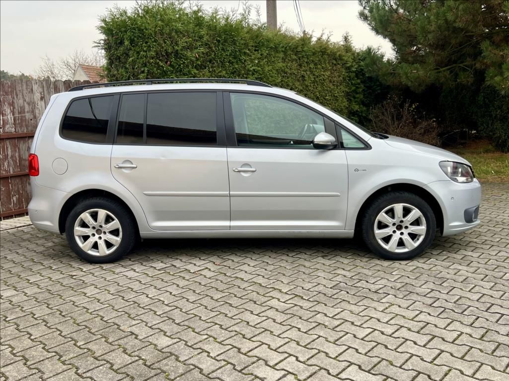 Volkswagen Touran, 1,6 TDi  NAVI / kamera / ALU - fotka 6