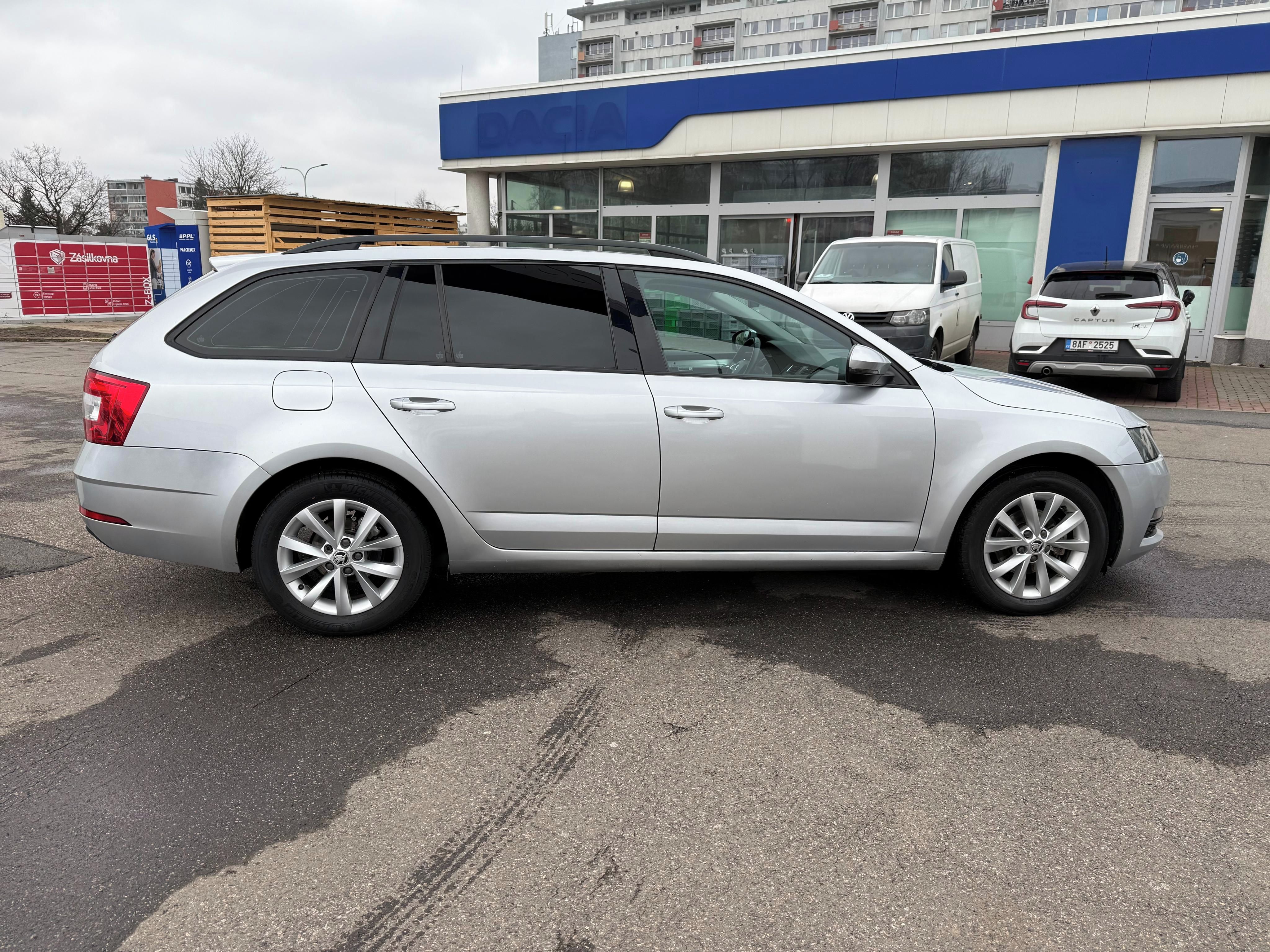 Škoda Octavia, 1.6 TDi DSG - fotka 6
