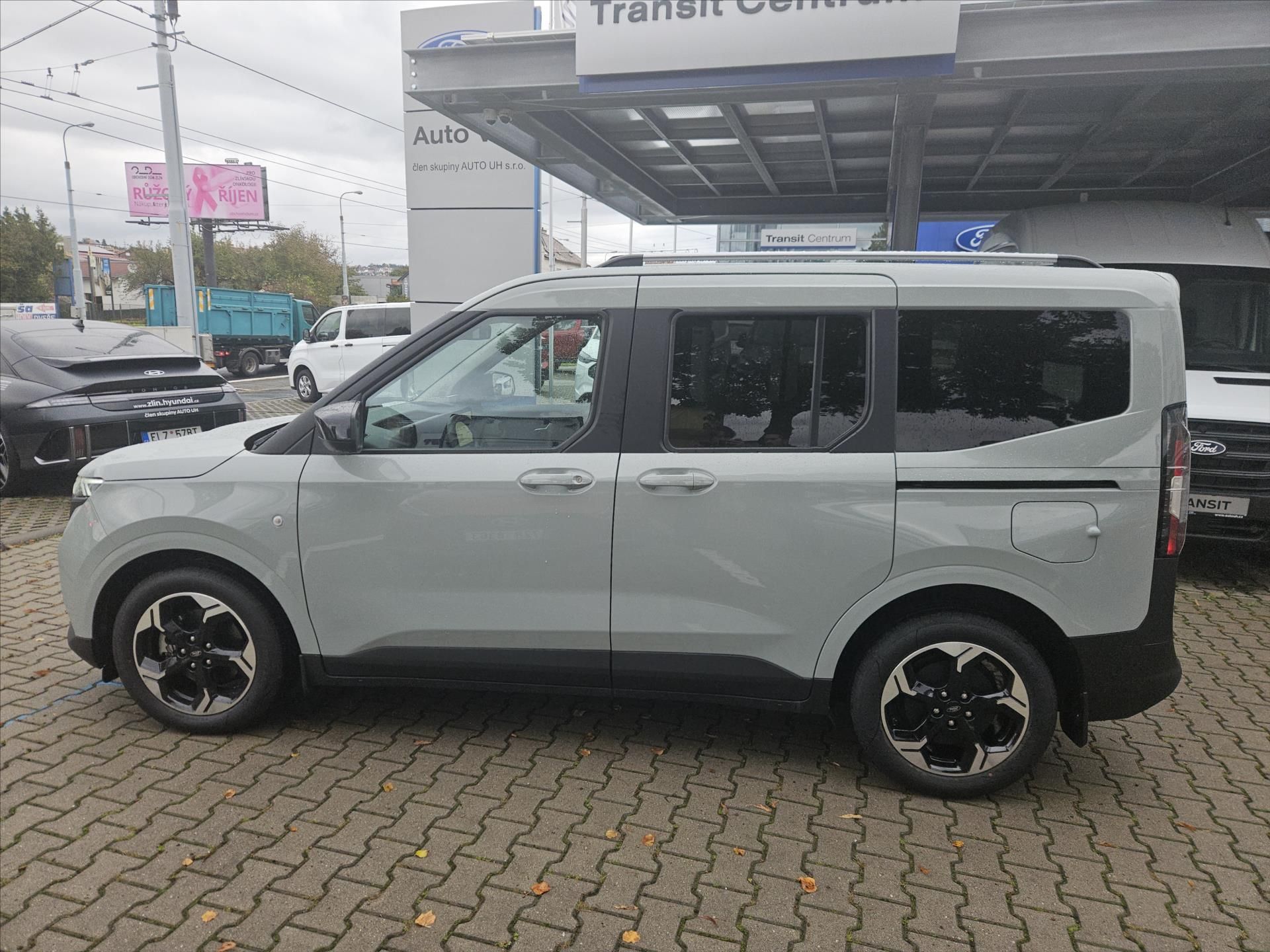 Ford Tourneo Courier, 43 kWh El  Titanium - fotka 3