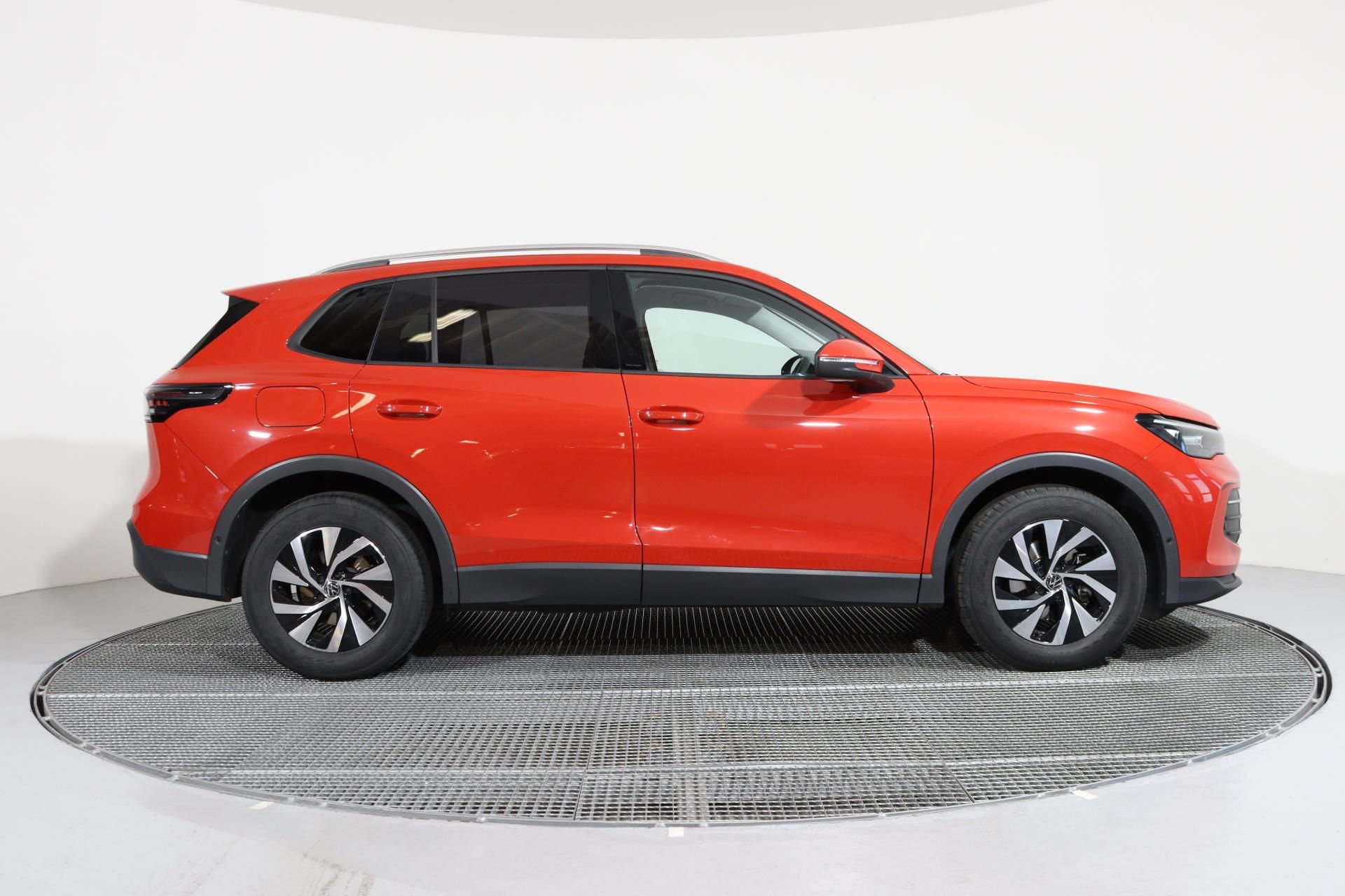 Volkswagen Tiguan, People 1,5 eTSI 110 kW - fotka 3