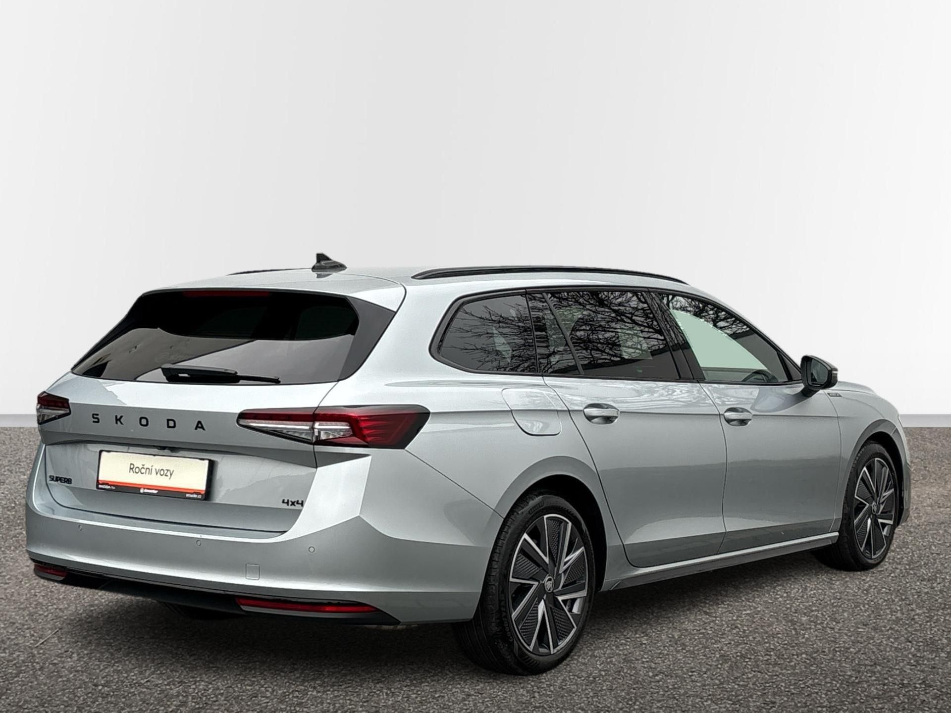 Škoda Superb, 2.0 TSI / 195 kW Sportline 4x4 - fotka 2