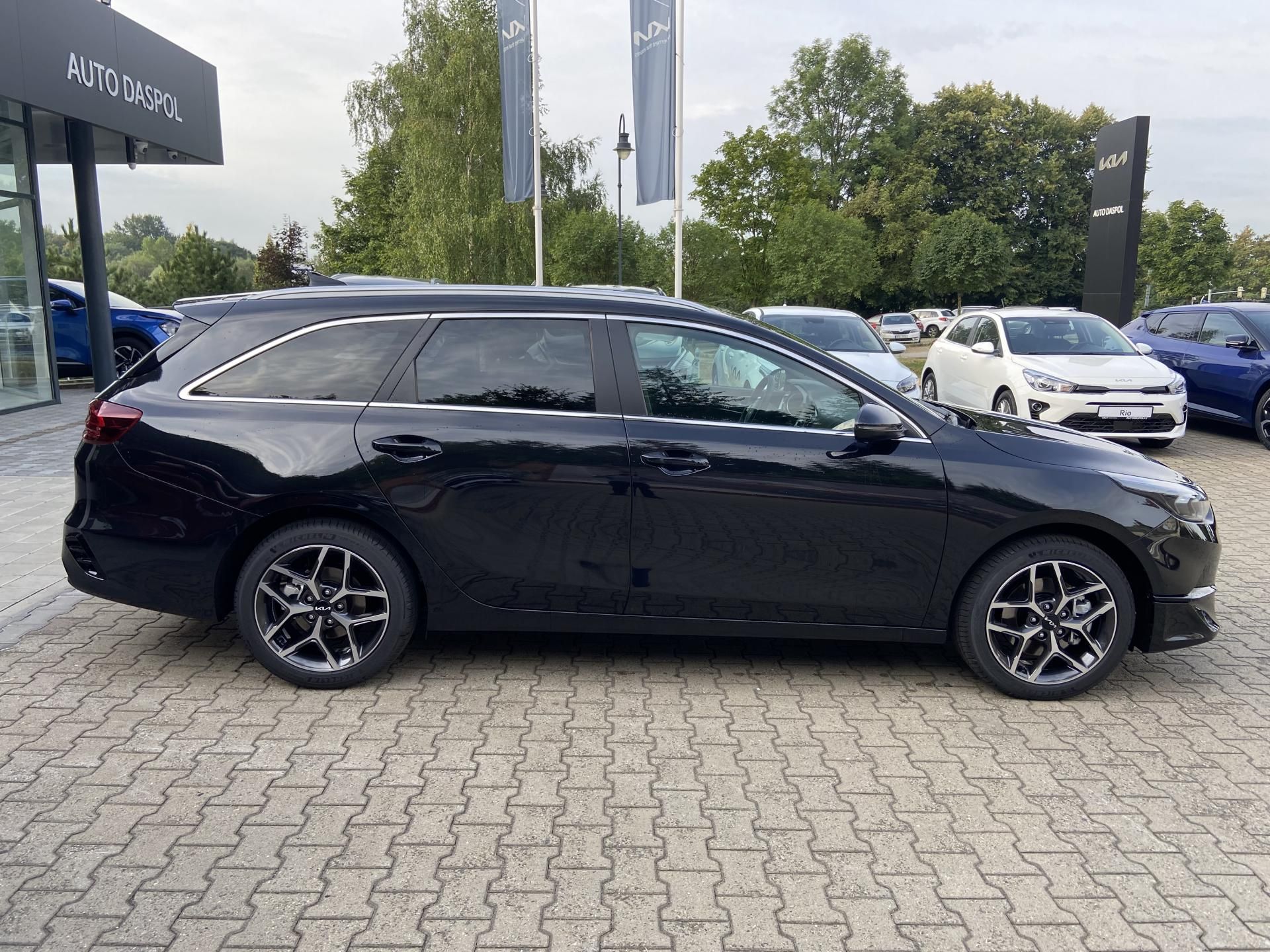 Kia Cee´d, SW 1,5T-GDi 7DCT TOP+Bus "ref" - fotka 2