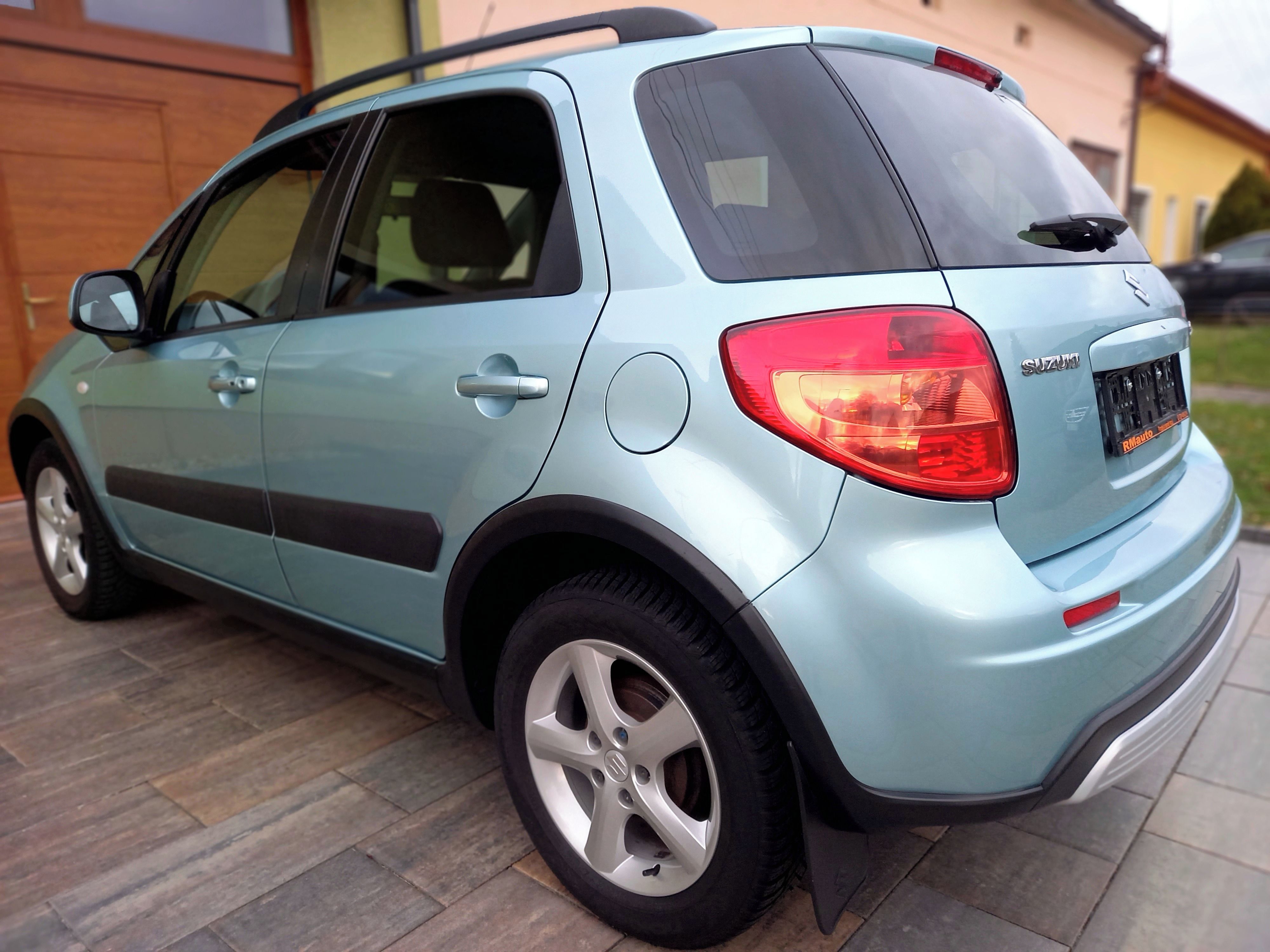 Suzuki SX4, Suzuki SX4 1.6i COMFORT - fotka 6