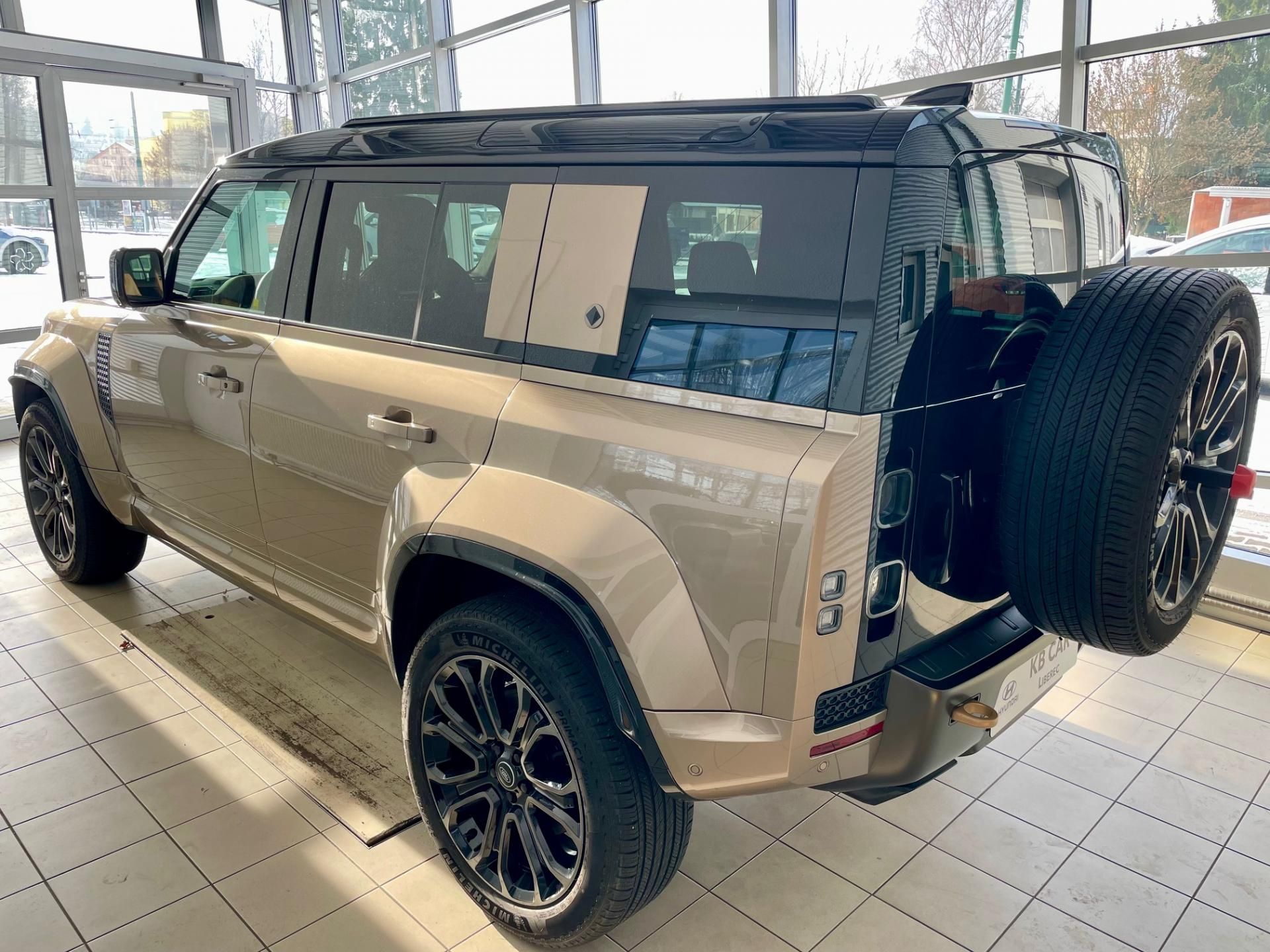 Land Rover Defender, 4,4 V8 110 Octa P635 AWD AT - fotka 2