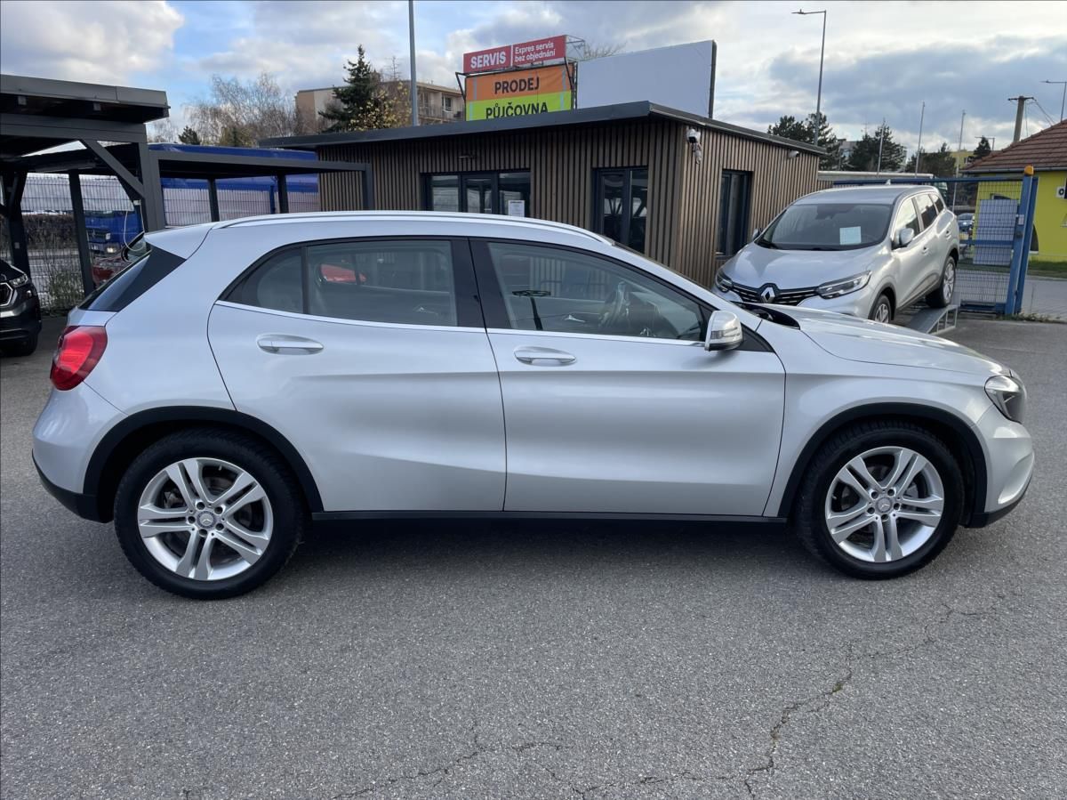 Mercedes-Benz GLA, 180 CDi Navi*Polokůže*Kamera - fotka 4